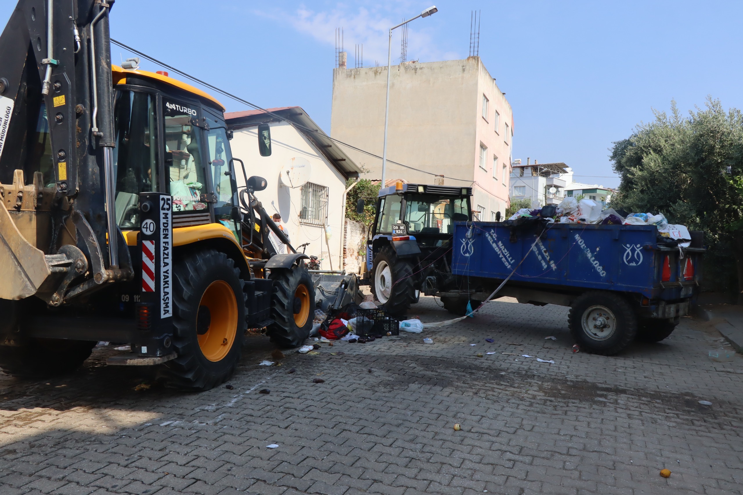 Nazilli’de 40 gün önce temizlenen çöp ev yine temizlendi 