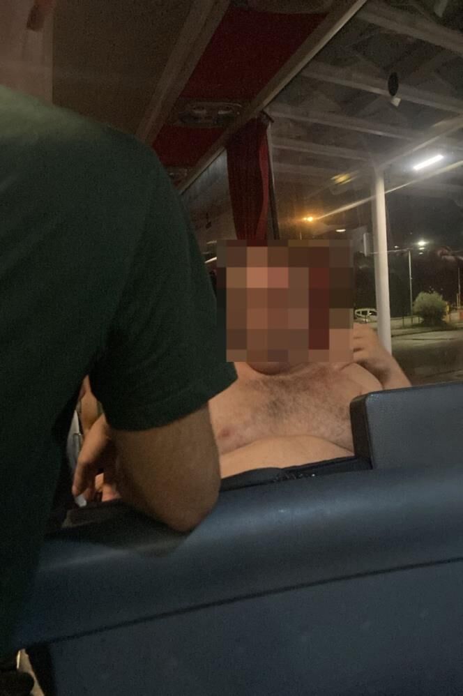 Otobüste üstü çıplak turist şoku! Alkollü veya madde bağımlısı olduğu sanıldı gerçek çok başka çıktı