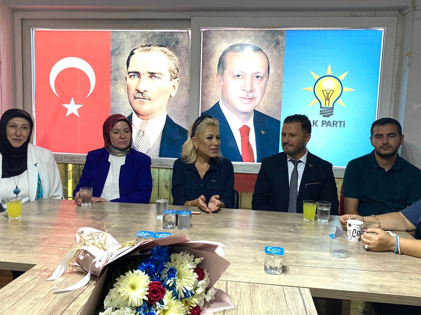 AK Partili Bursalı İncirliova’da vatandaşlarla buluştu