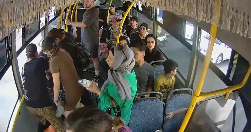Aydın’da yaşlı kadın otobüste fenalaştı! Kahraman şoför hastaneye yetiştirdi