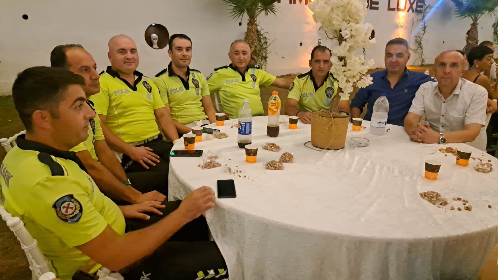 Aydın’da trafik polislerinden unutulmaz düğün sürprizi