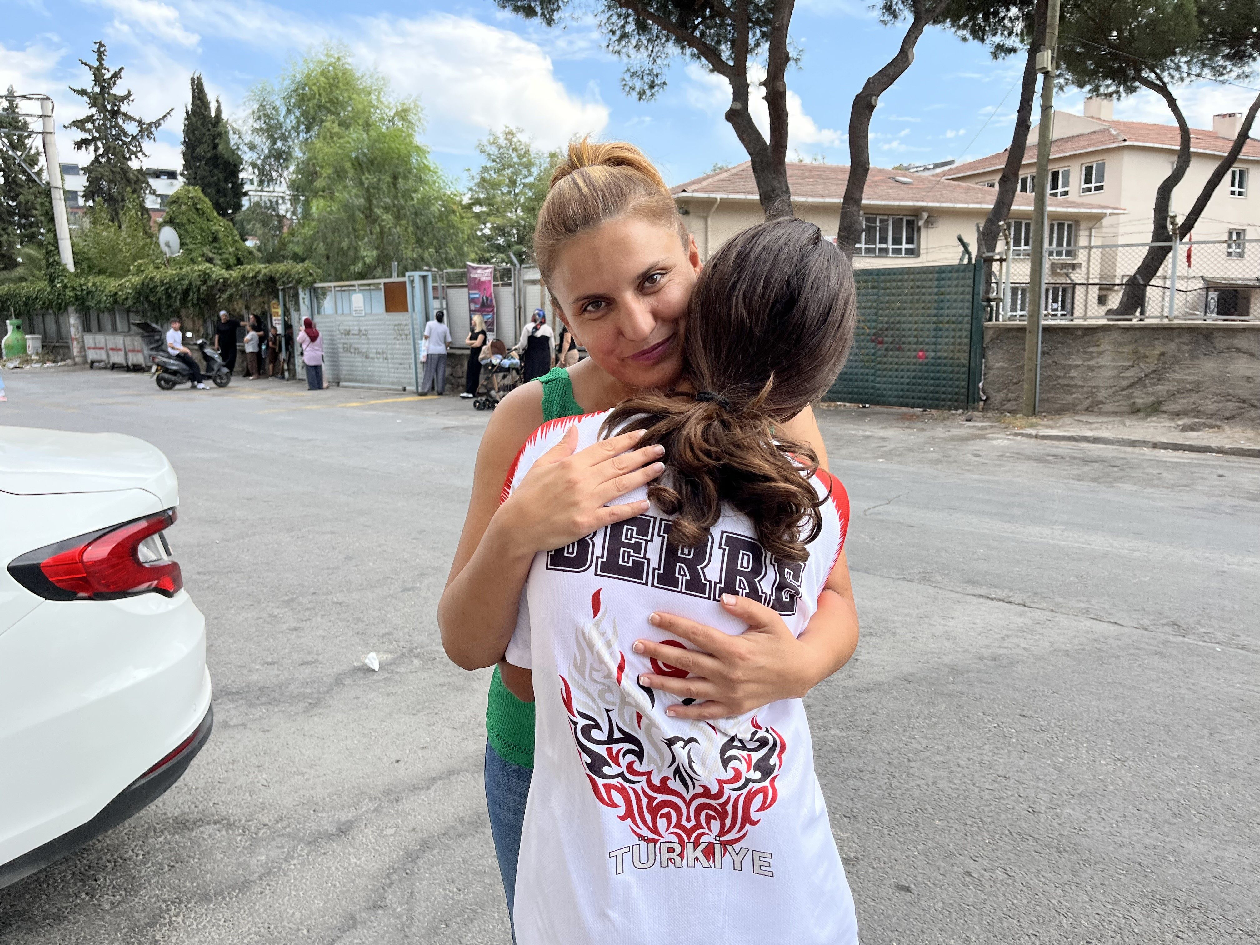 Akran zorbalığının boyutu dehşete düşürdü! 12 yaşındaki kız 10 kişi tarafından darp edildi