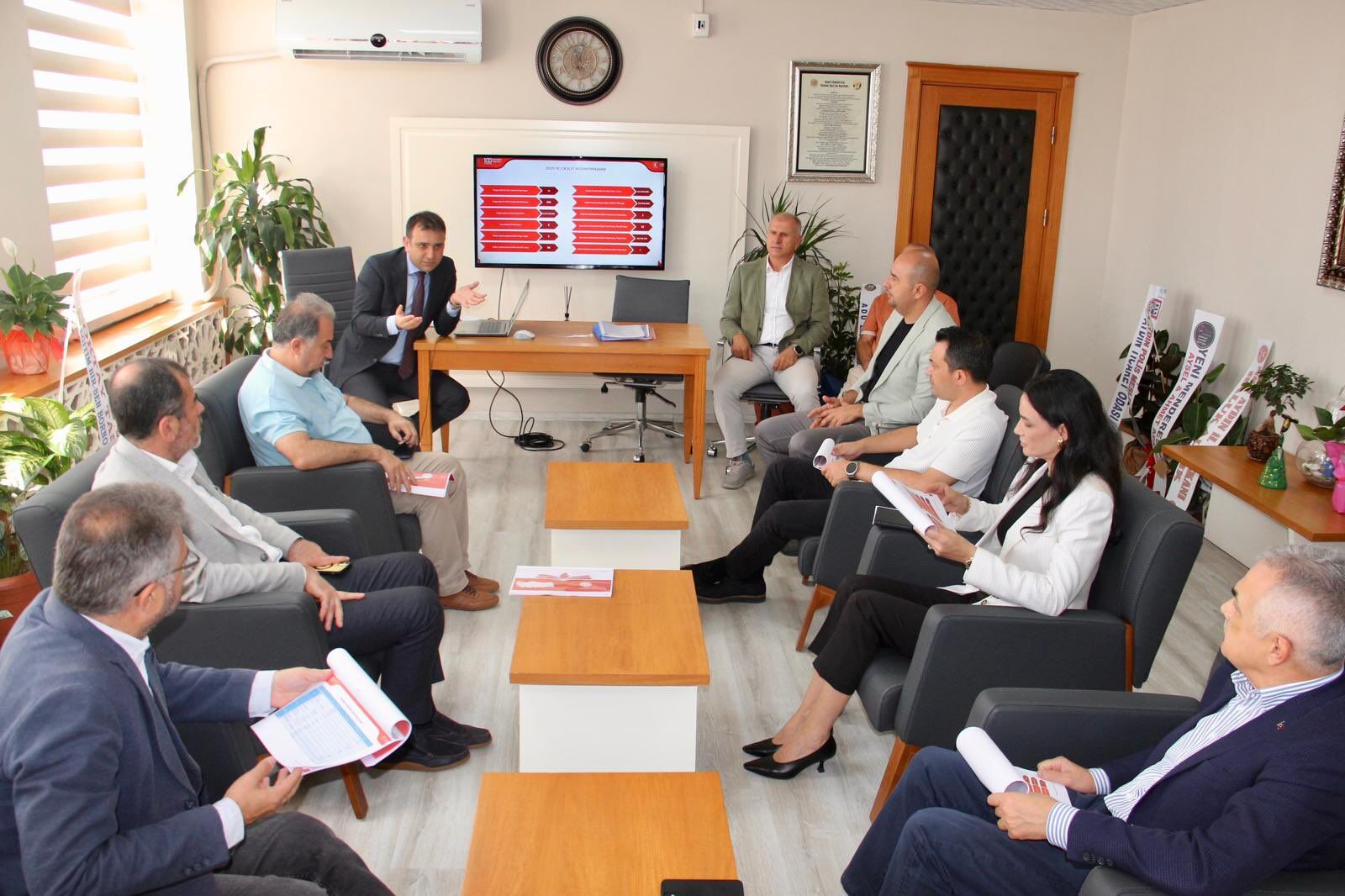 Ak Parti Aydindan Il Milli Egitim Muduru Yigite Ziyaret 2025 2026 Egitim Ogretim Yili Oncesi Istisarelerde Bulunuldu 596336 8Ca3Fc438882C99283124F8E14823E22