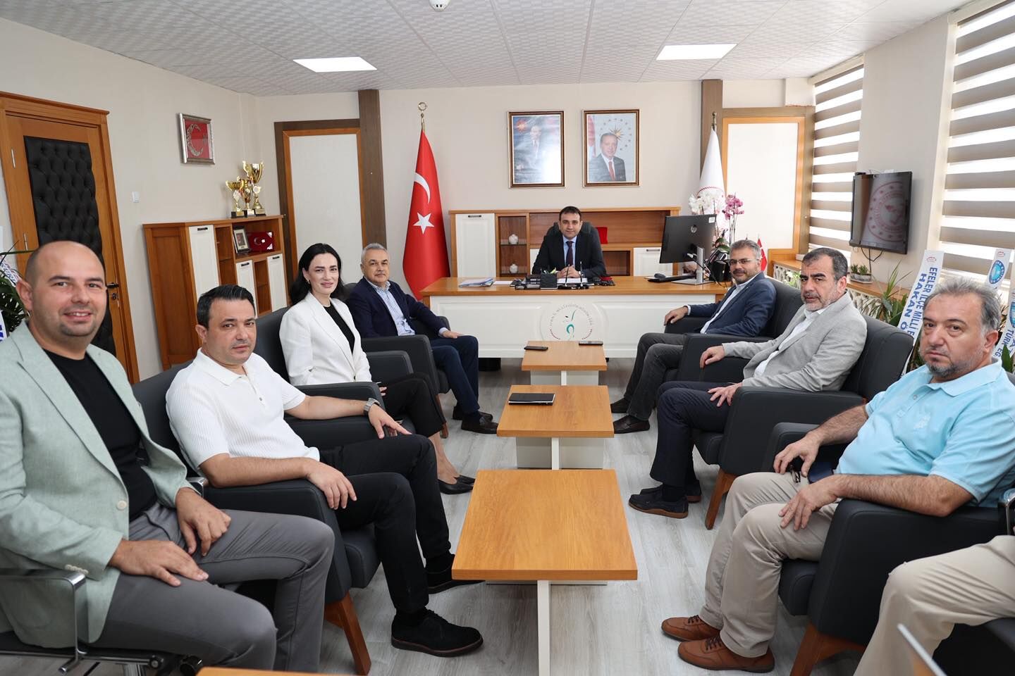 Ak Parti Aydindan Il Milli Egitim Muduru Yigite Ziyaret 2025 2026 Egitim Ogretim Yili Oncesi Istisarelerde Bulunuldu 596336 8Ec89Cfa9A2Cdfd5436C9B840597A65E