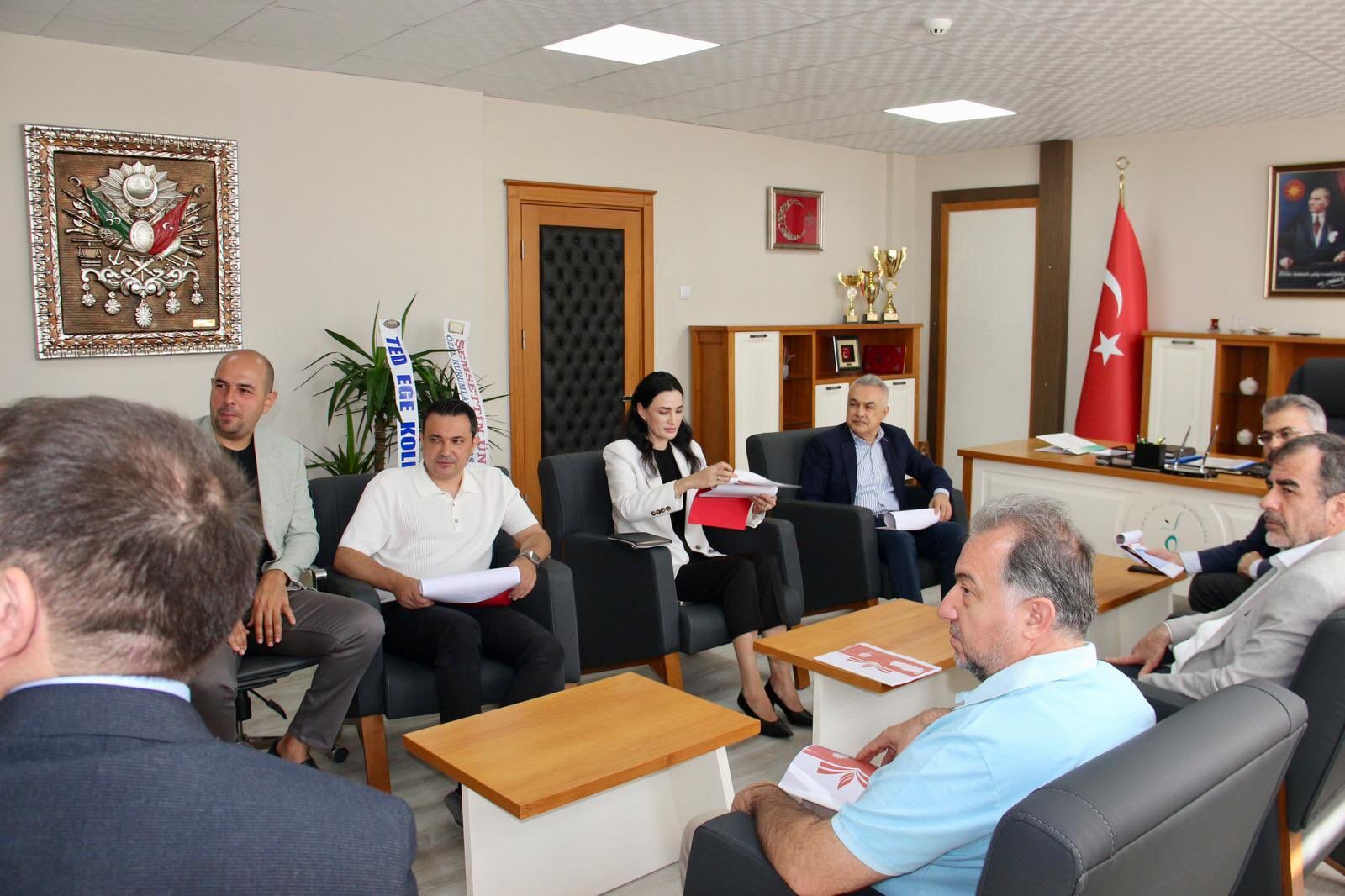 Ak Parti Aydindan Il Milli Egitim Muduru Yigite Ziyaret 2025 2026 Egitim Ogretim Yili Oncesi Istisarelerde Bulunuldu 596336 Af4Ea89B4E94435Bea4Fa80937B62D46