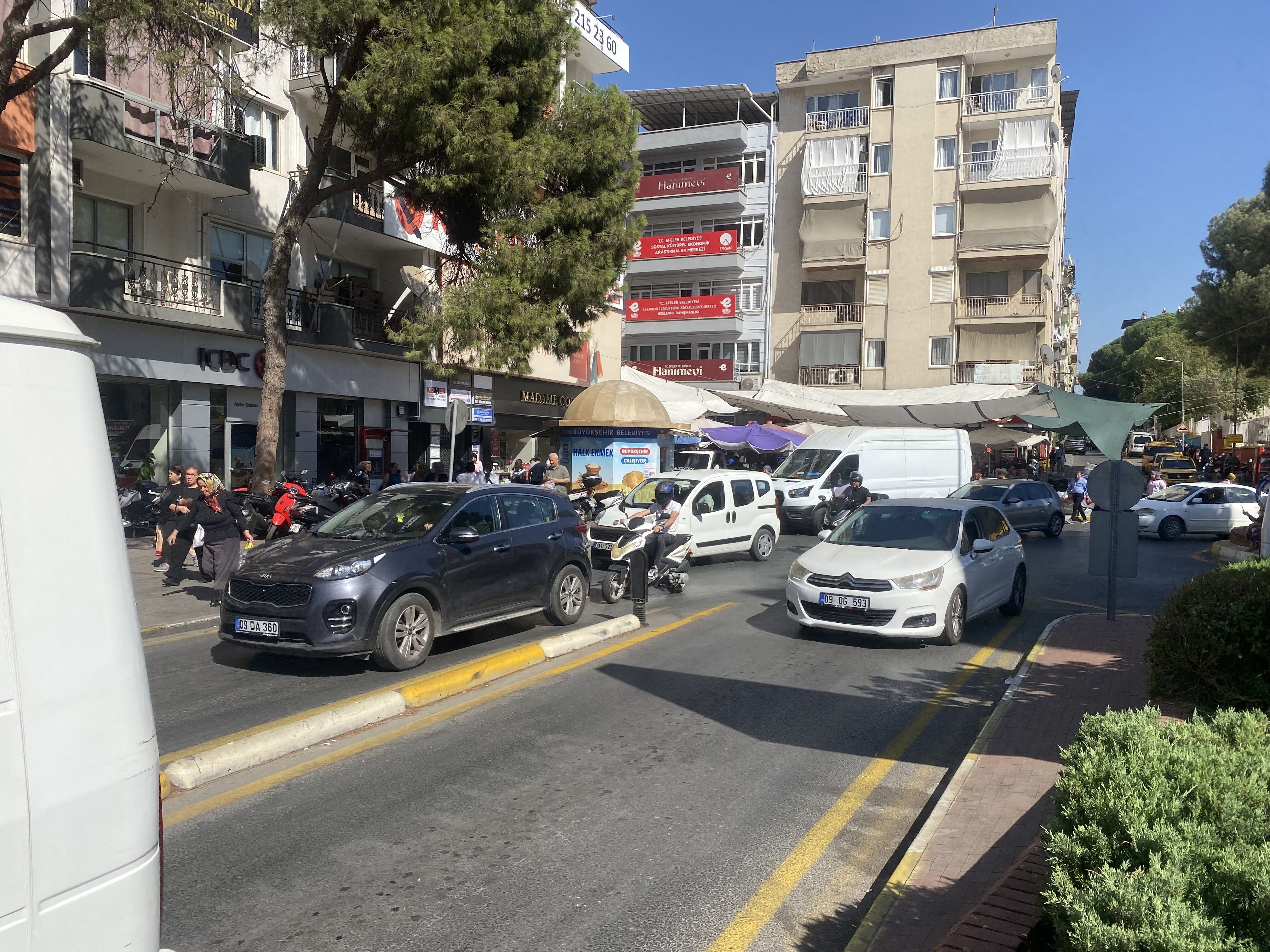 Aydin Da Sali Pazari Yogunlugu Sokaklara Tasti Betul 601475 179Feb8A97D05Bc7Ca6A8F686325F456