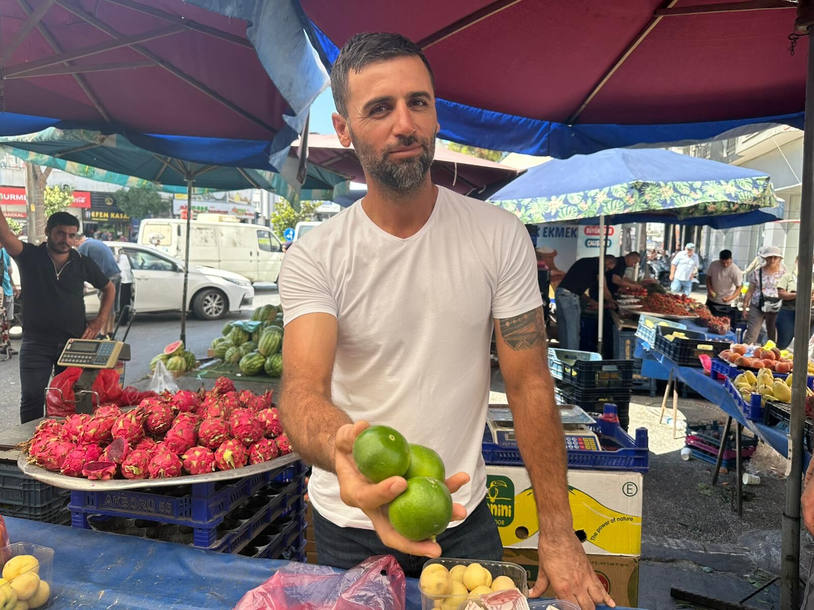 Aydın pazarında mandalina tezgahlardaki yerini aldı
