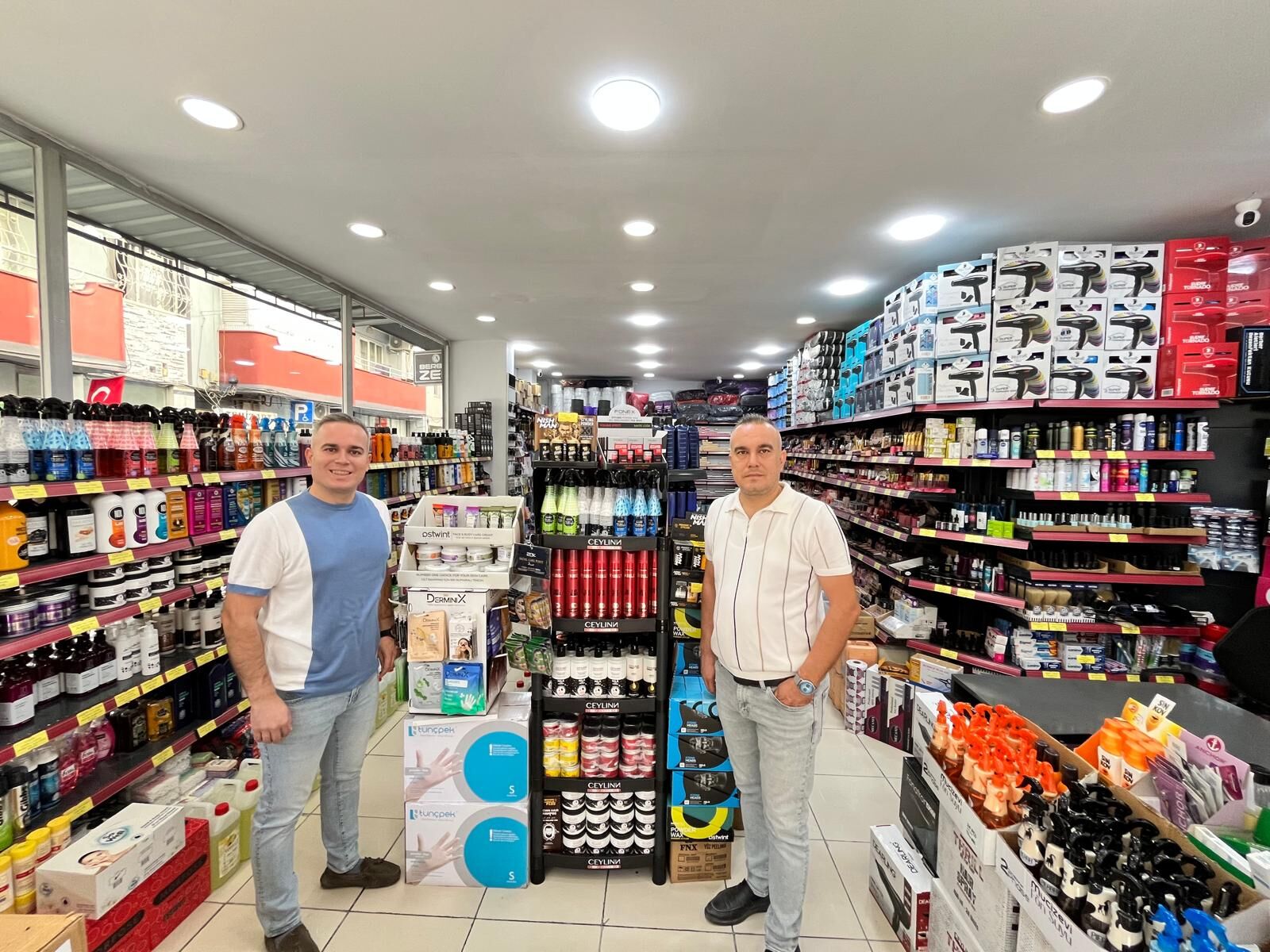 Aydinli Kardesler Kozmetik Sektorune Yenilik Kazandirdi Aydin Halki Guzellik Ve Bakimina Onem Veriyor Kozmetik Urunlerde Perakende Satislar Artmaya Basladi 602875 Bc489B4F37A9Df08Ca90Fafb04A4D9F5