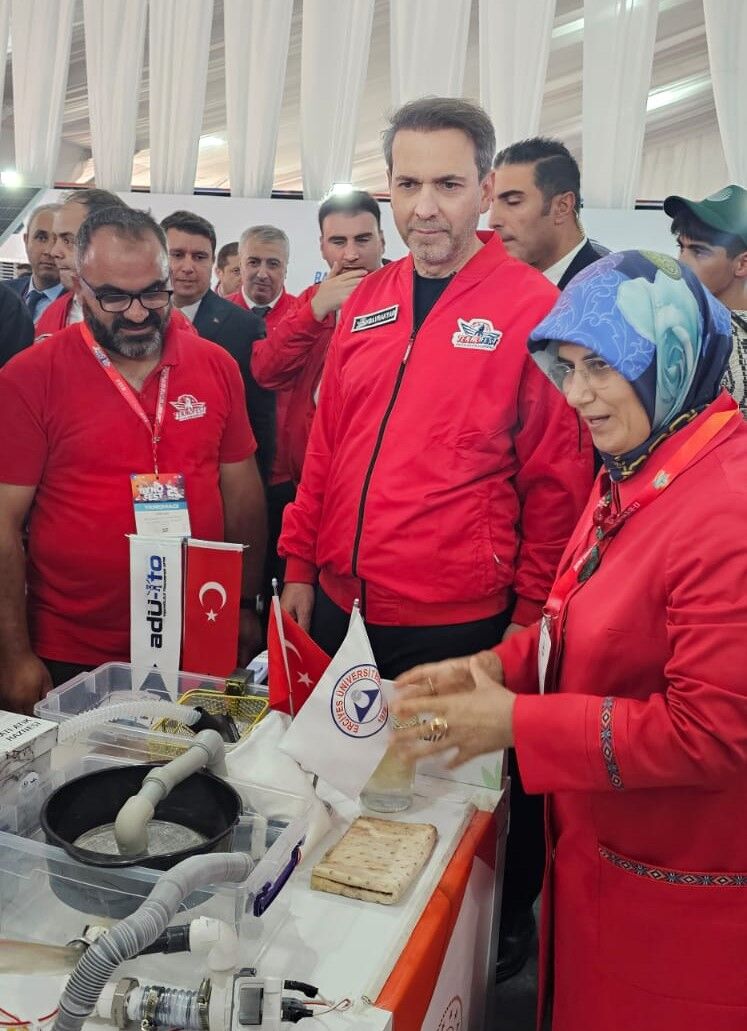 Bakan Alparslan Bayraktar Teknofest 2025Te Adunun Deniz Yildizi Takimini Ziyaret Etti 601694 0712314B184B28D43A06D28Dfdd5F597