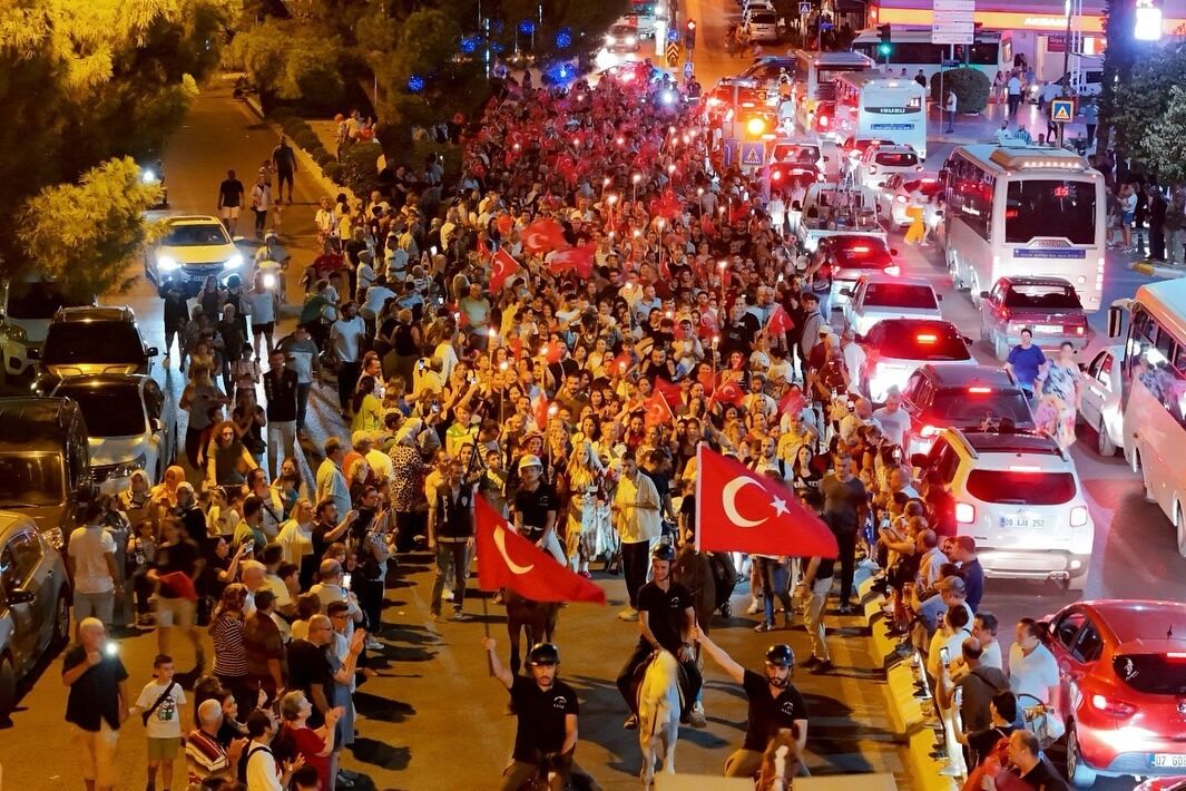 Baskan Yetiskinden Kurtulus Gununde Anlamli Etkinlik Efeler Fener Alayi Ile Aydinlanacak 596763 Dcb753F1Ef8Ab82Ee27363Fd6B4197Be