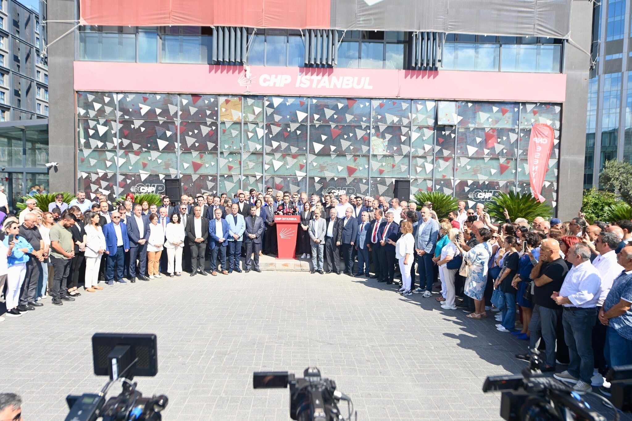 CHP’li Saatçı İstanbul’da il başkanlarıyla buluştu