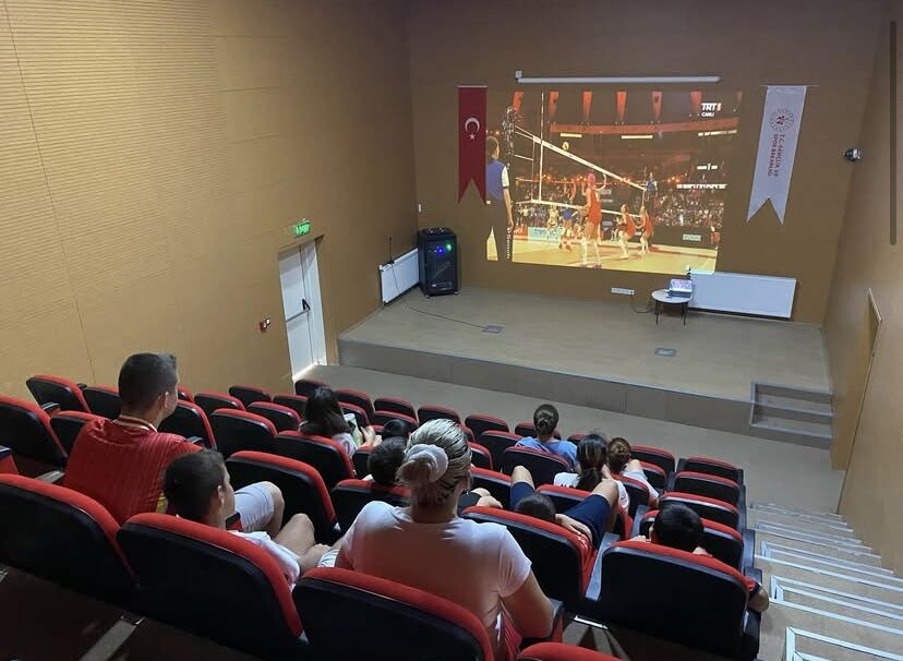 Germencik Genclik Merkezinde Genclere Kultur Ve Sanat Imkani 87 Kisilik Sinema Salonuyla Faaliyet Gosteriyor 598641 Cbac2Cc996A199764Cfca69Fb829Ec54