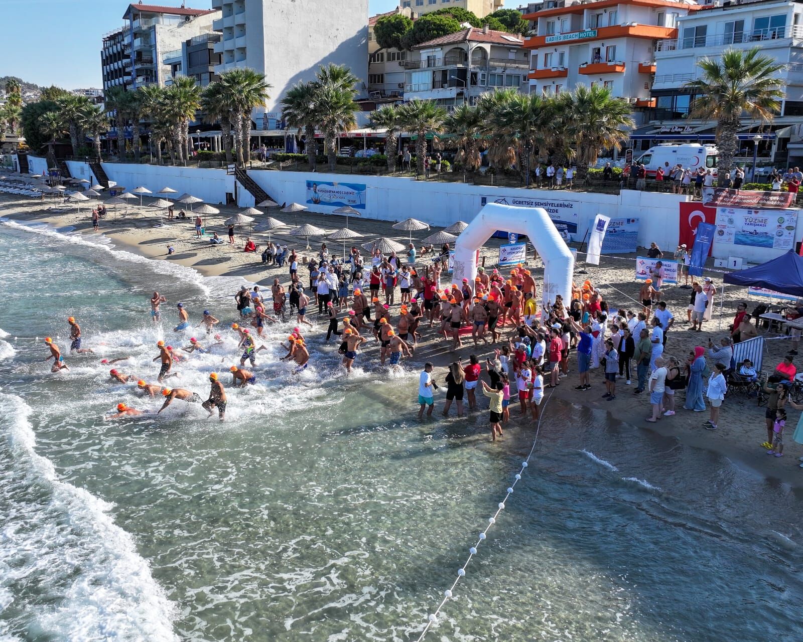 Kusadasinda Kulaclar Otizmli Cocuklar Icin Atildi 602571 D3C97A50B9B701E560C42E4587F6763B