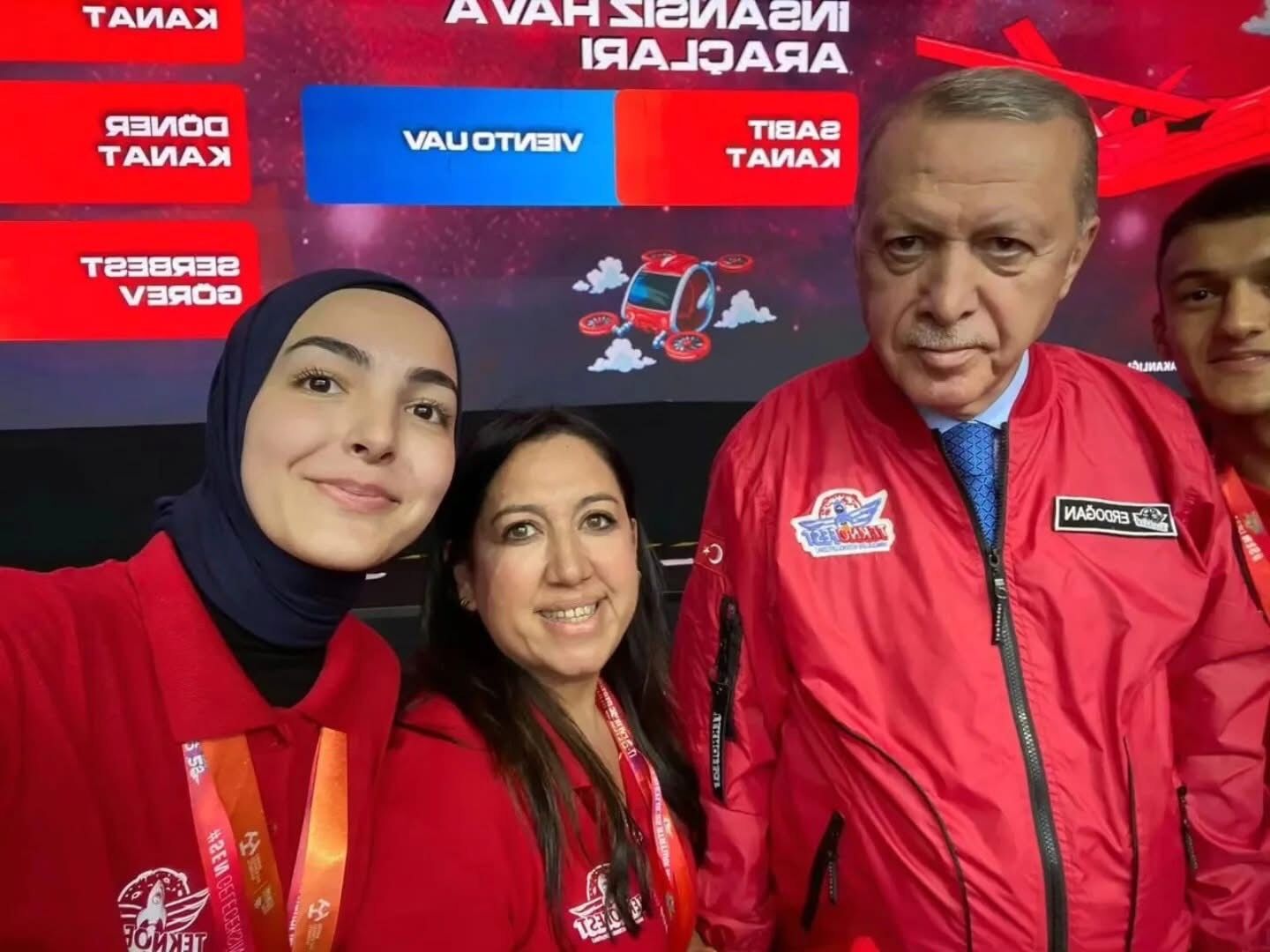 Nazillili Sampiyon Ogrenciler Odullerini Cumhurbaskani Erdoganin Elinden Aldi 600686 A4228Dd1C43B9C9A5Bc7Aaf89C11F61E