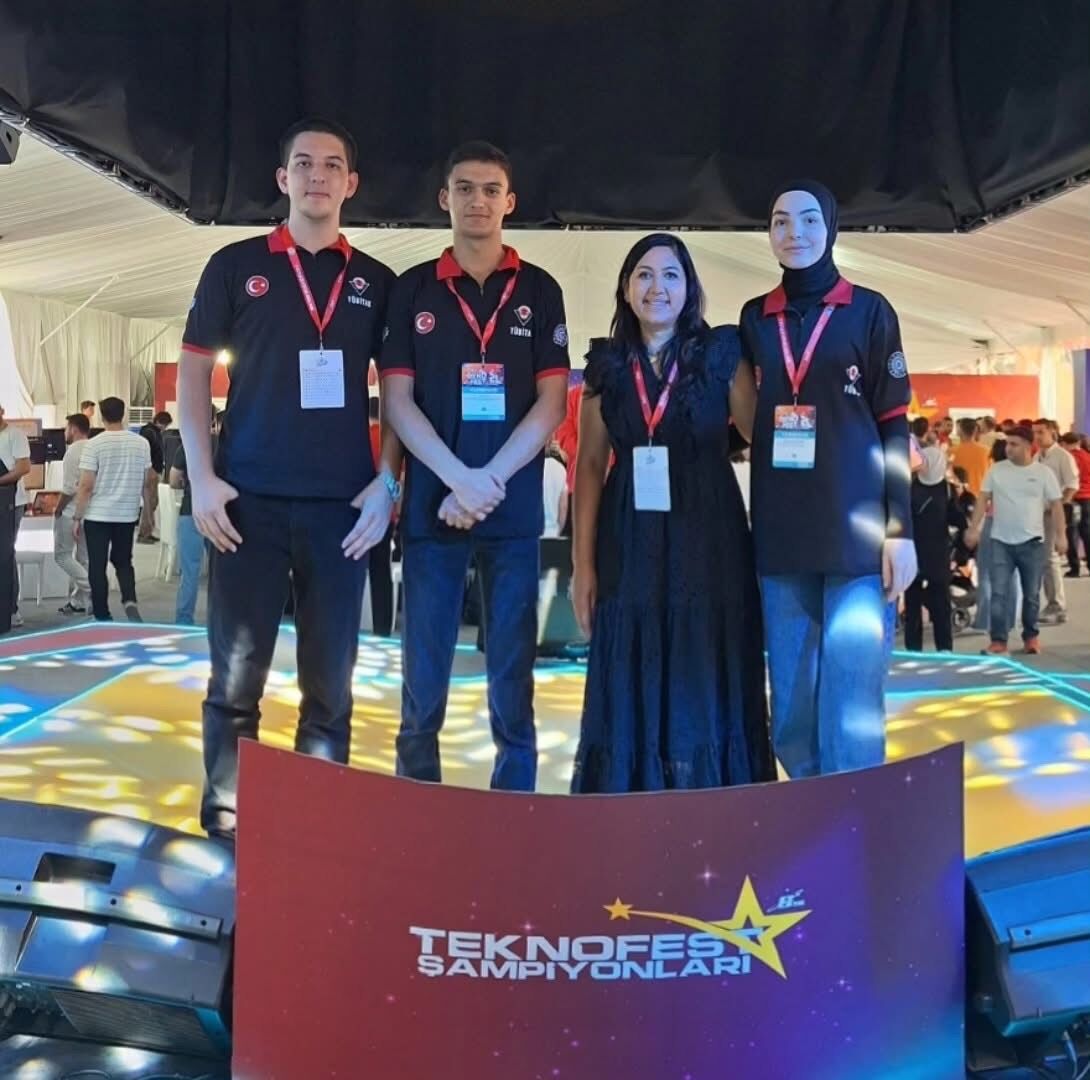 Nazillili Sampiyon Ogrenciler Odullerini Cumhurbaskani Erdoganin Elinden Aldi 600686 A43Eb9B1309Da6B0Dbd4Ff8E762241Ec