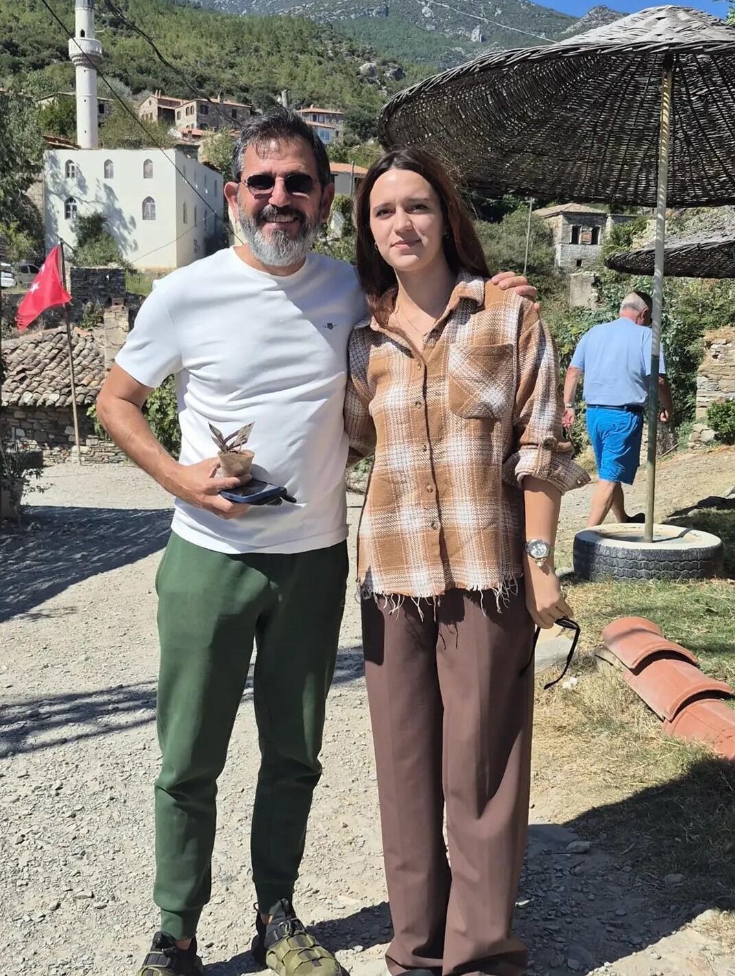 Fatih Portakal ve eşi Doğanbey mahallesi’ne hayran kaldı