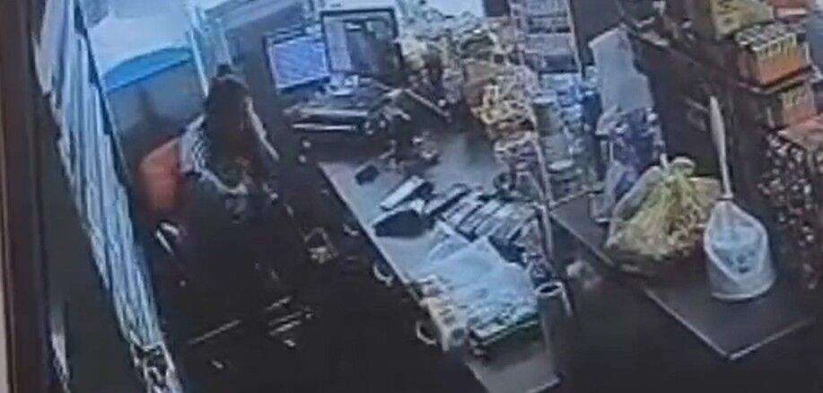 Akaryakıt istasyonunda büyük vahşet! Kucağında bebeği olan kadın defalarca bıçaklandı