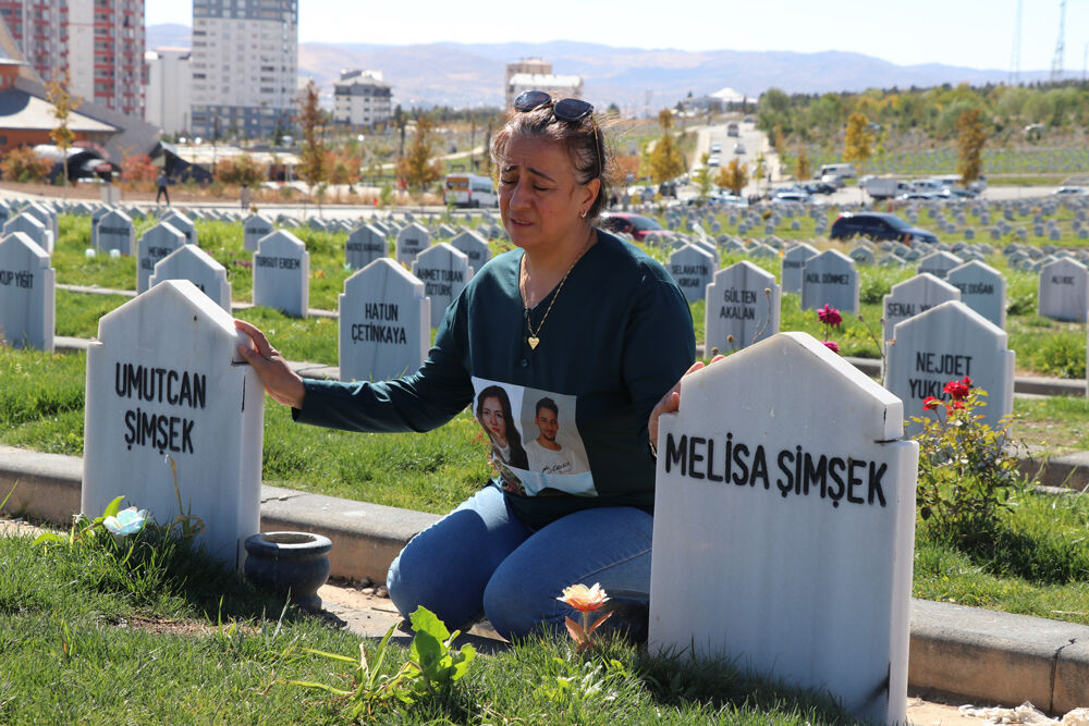 Abi-kardeş evde boğazları kesilerek öldürüldü! Annelerinin 'baba' iddiası şoke etti