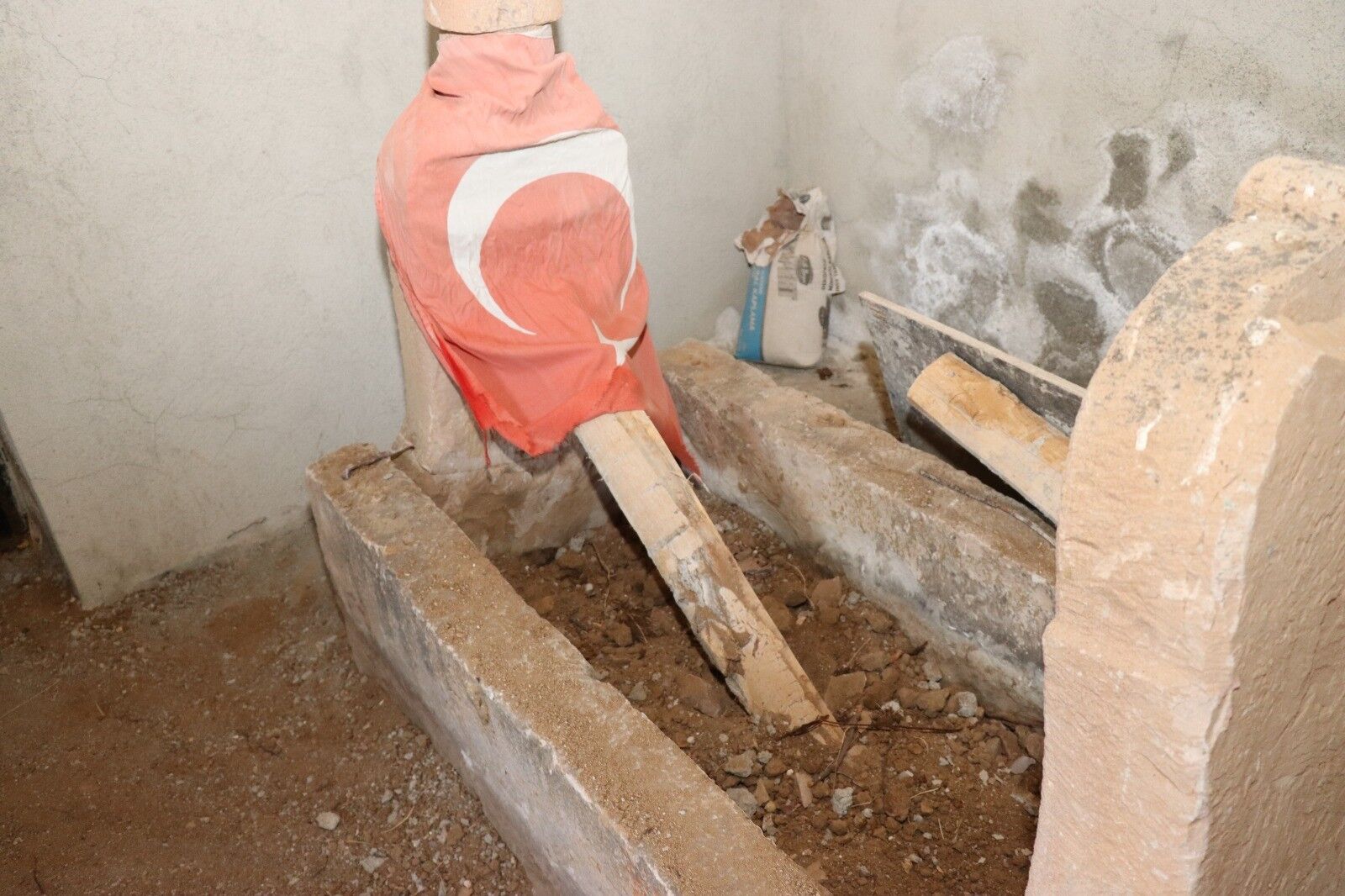 Şehit mezarlarına alçak saldırı! Soruşturma başlatıldı her yerde aranıyorlar