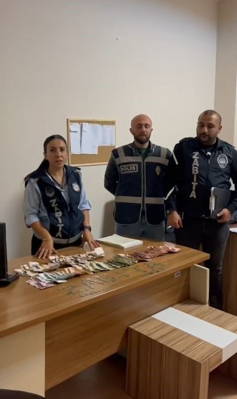 Dilenci değil sanki ayaklı kuyumcu! Üzerinden çıkan altınlar zabıtaları şaşkına çevirdi