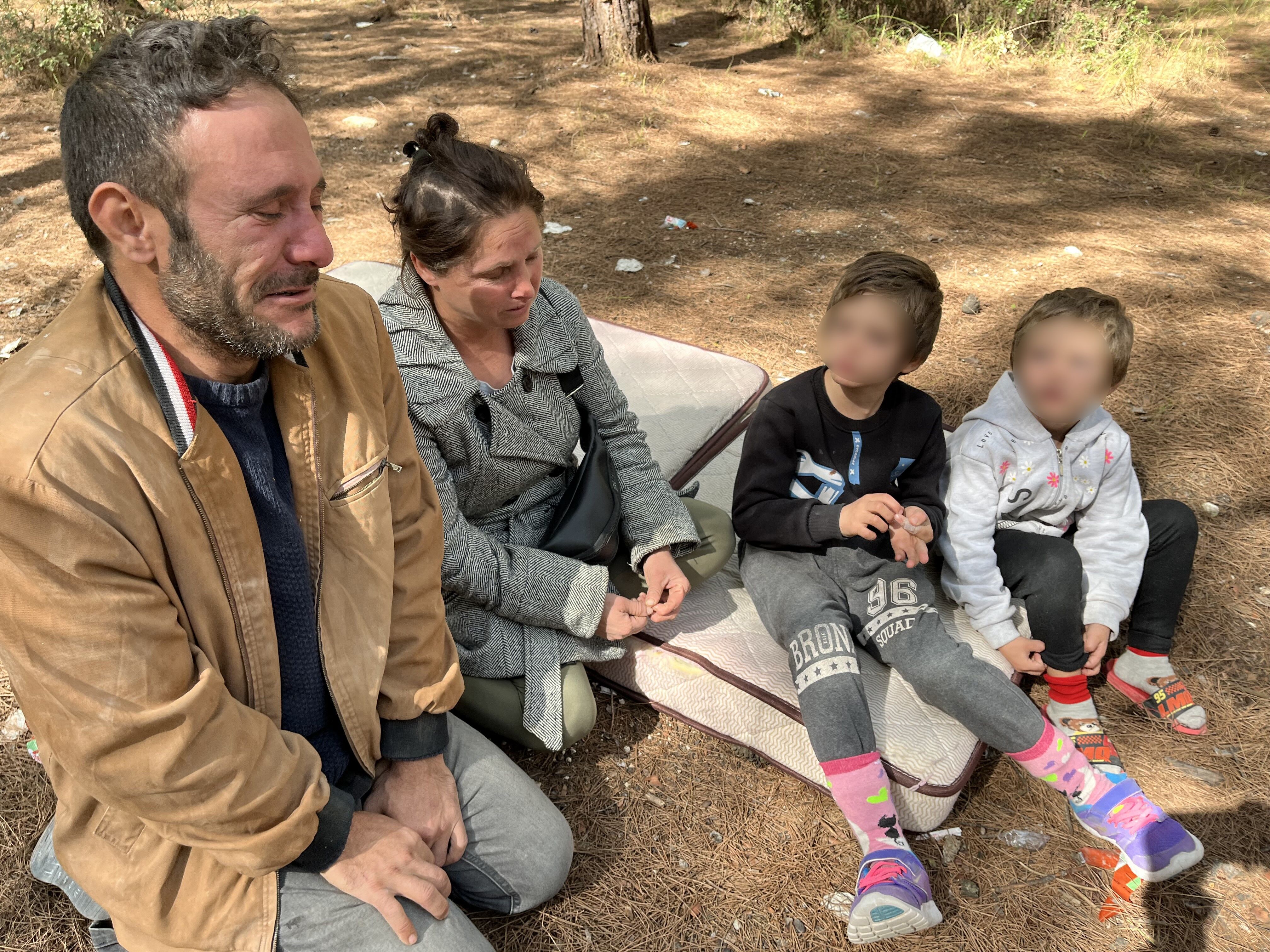 İki çocuklu ailenin dramı yürek burktu! Ormanda yaşam mücadelesi veriyorlar