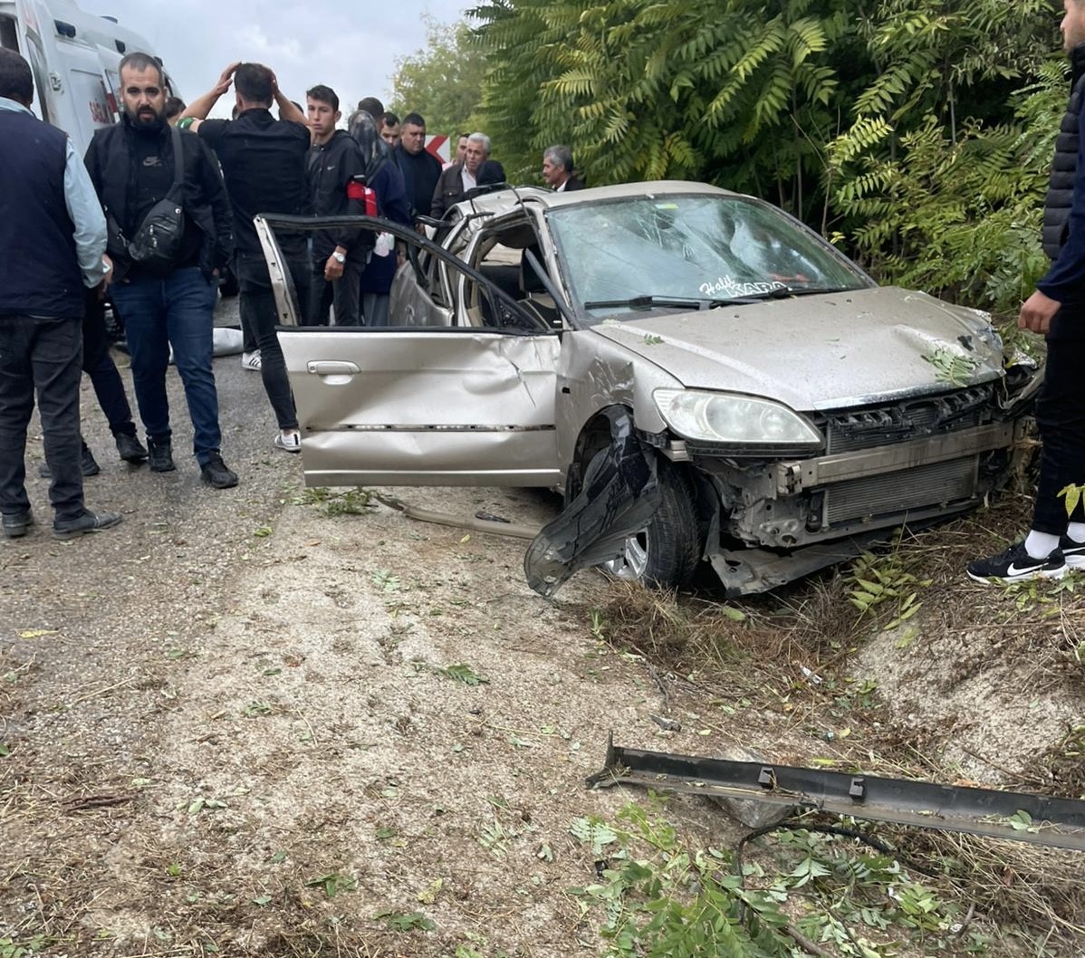Düğün konvoyunda kaza! 1 kişi öldü