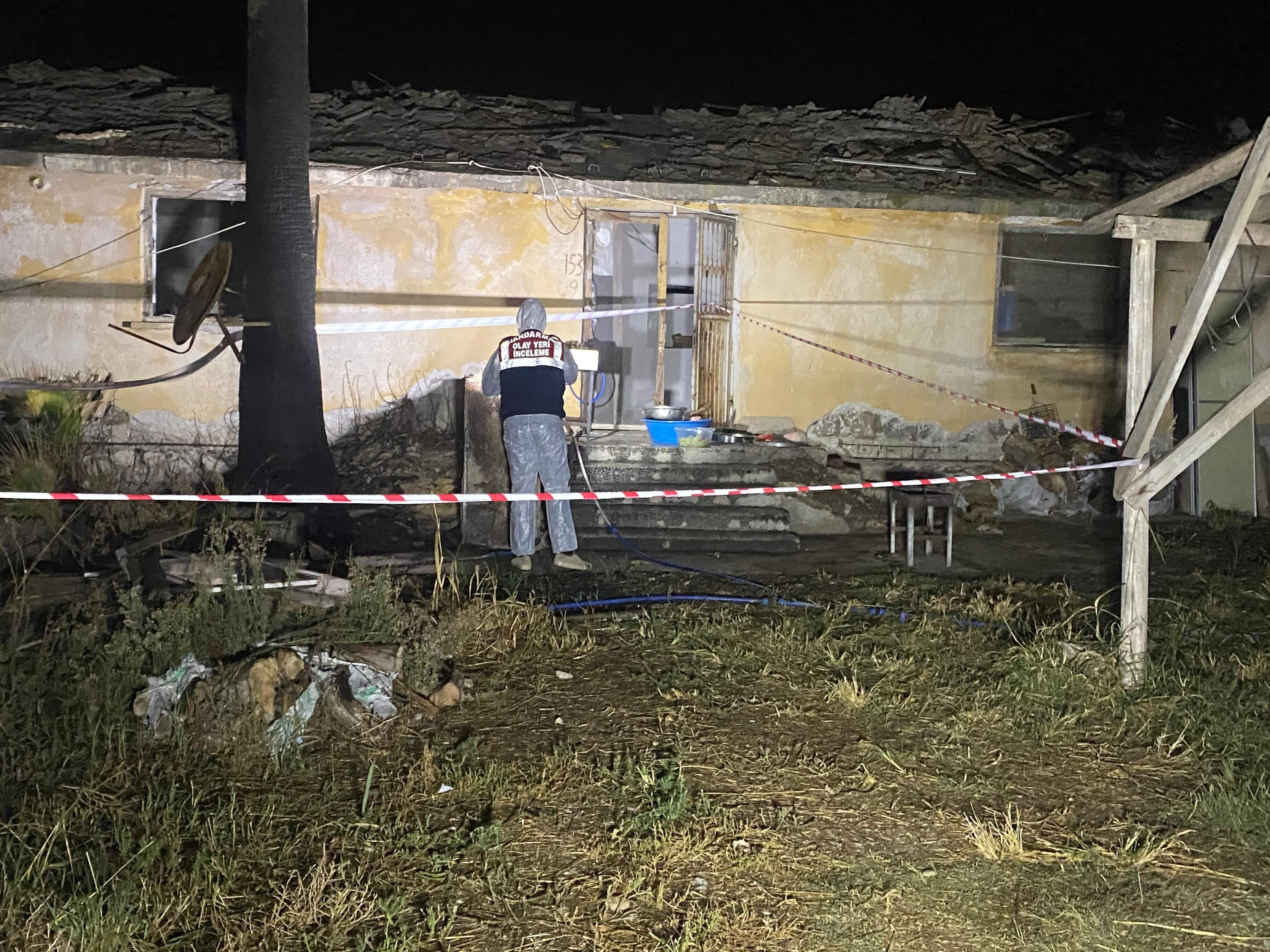 Genç evlat gördüğüyle çıldırıp kurşun yağdırdı! Annesini yaraladı iş arkadaşını öldürdü