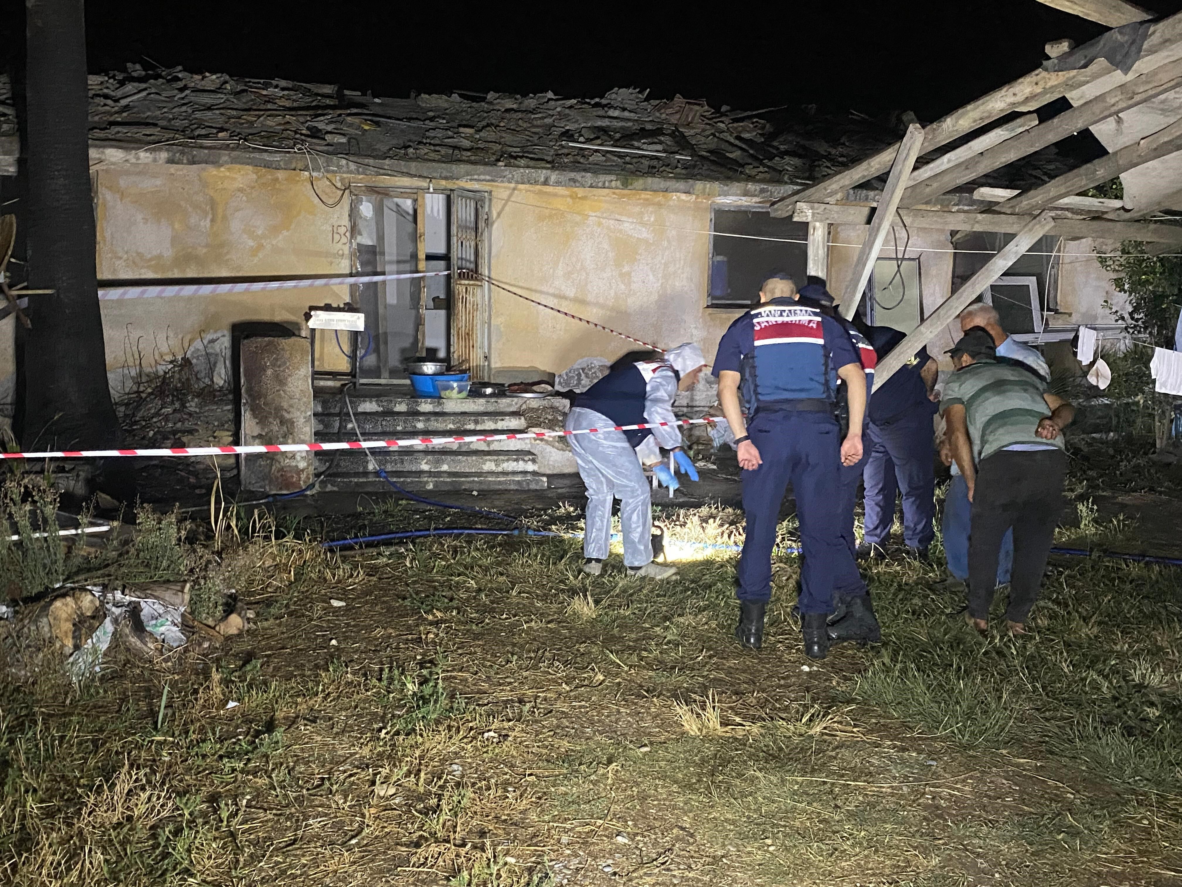 Genç evlat gördüğüyle çıldırıp kurşun yağdırdı! Annesini yaraladı iş arkadaşını öldürdü