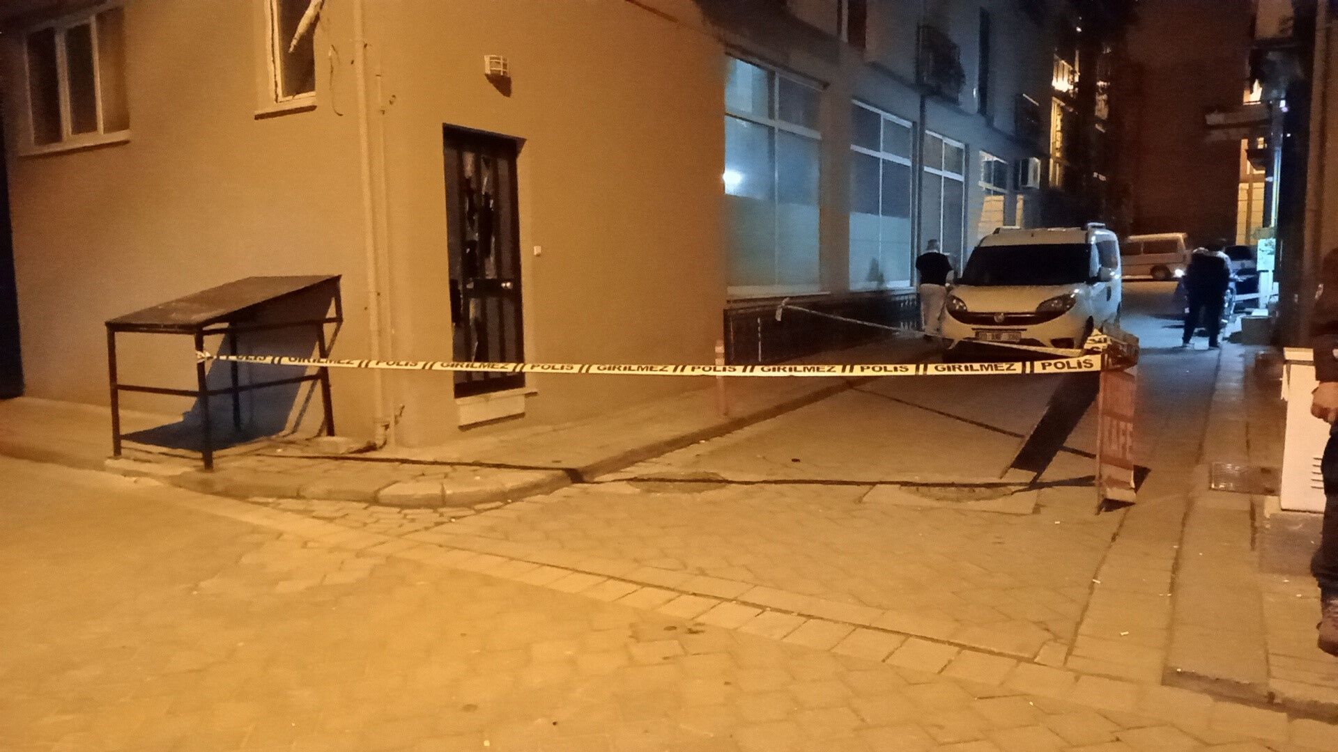 Spor salonuna silahlı saldırı! Saldırganlar kaçtı