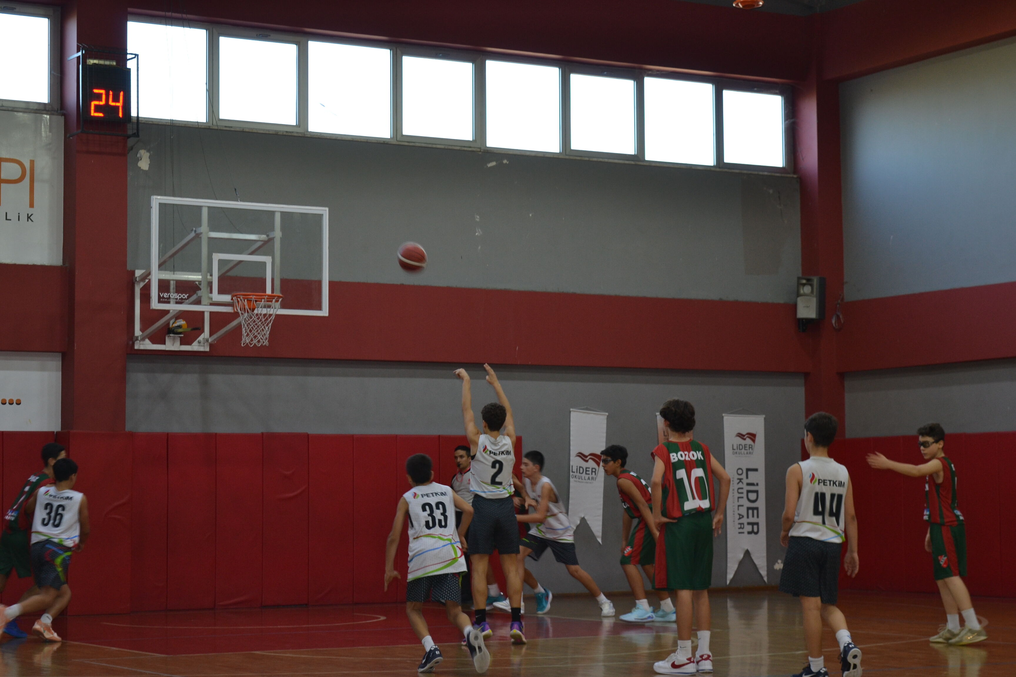 Aydın Lider Okulları Cumhuriyetin 102. yılını sporla kutladı 