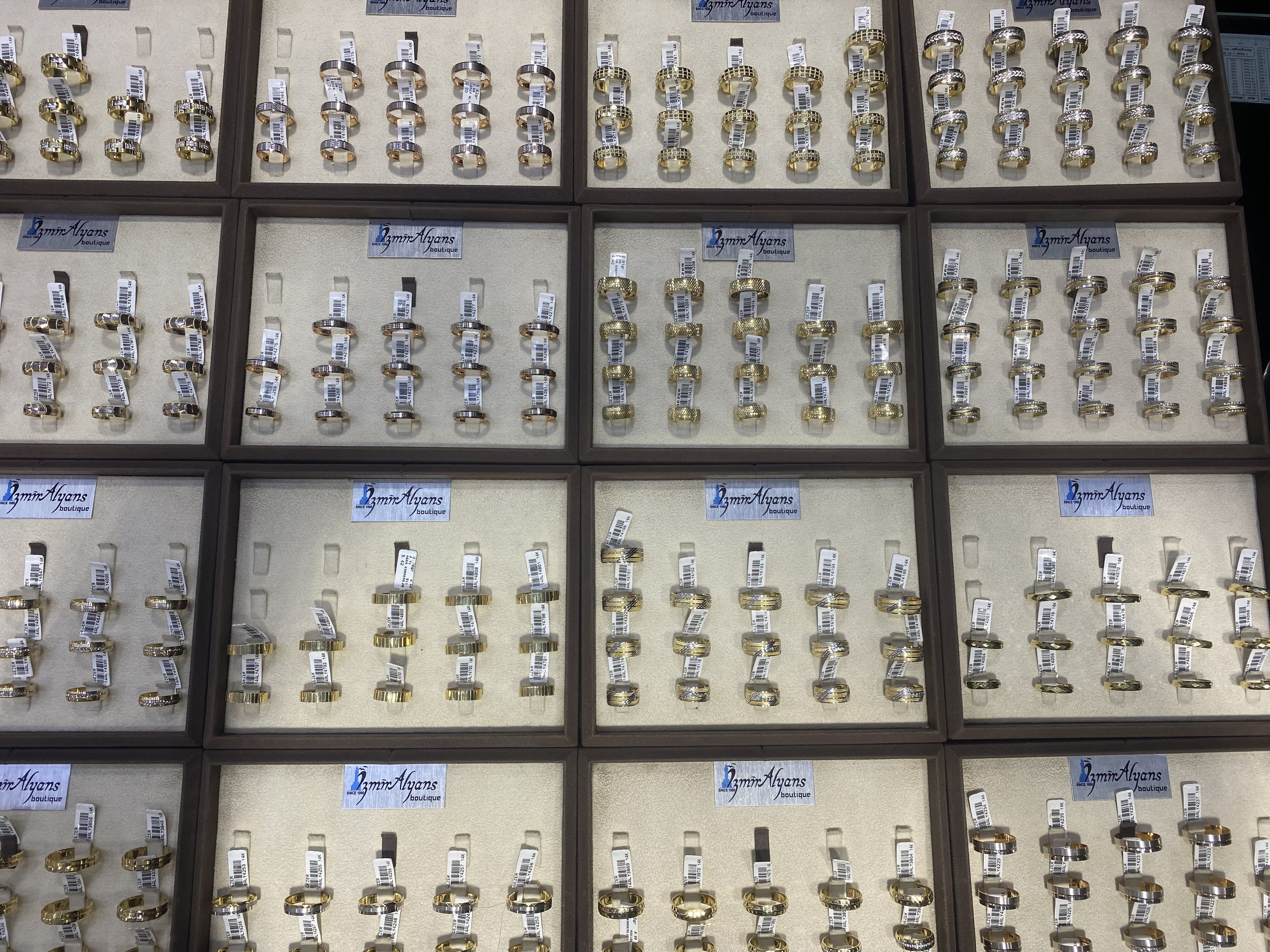 Aydın’daki çiftlerin moda takibi parmaklarına yansıdı