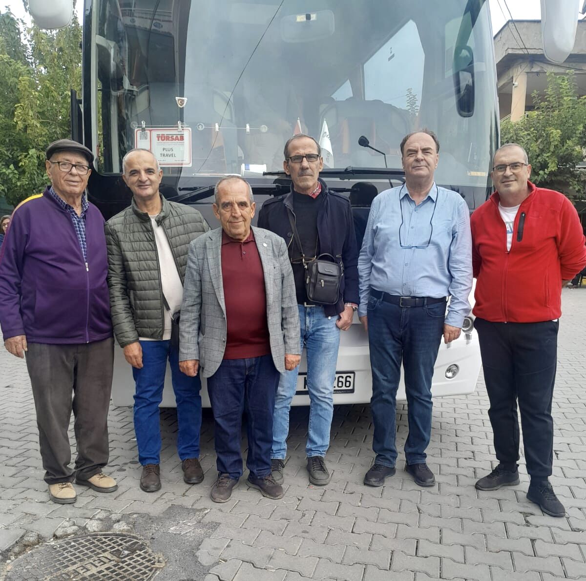 Aydindan Atalarinin Topraklarina Gidiyorlar 46 Kisilik Kafile Davul Zurna Ile Yunanistana Ugurlandi 608180 A83D3A38B0141B9D9B346E6C45D45Cb4