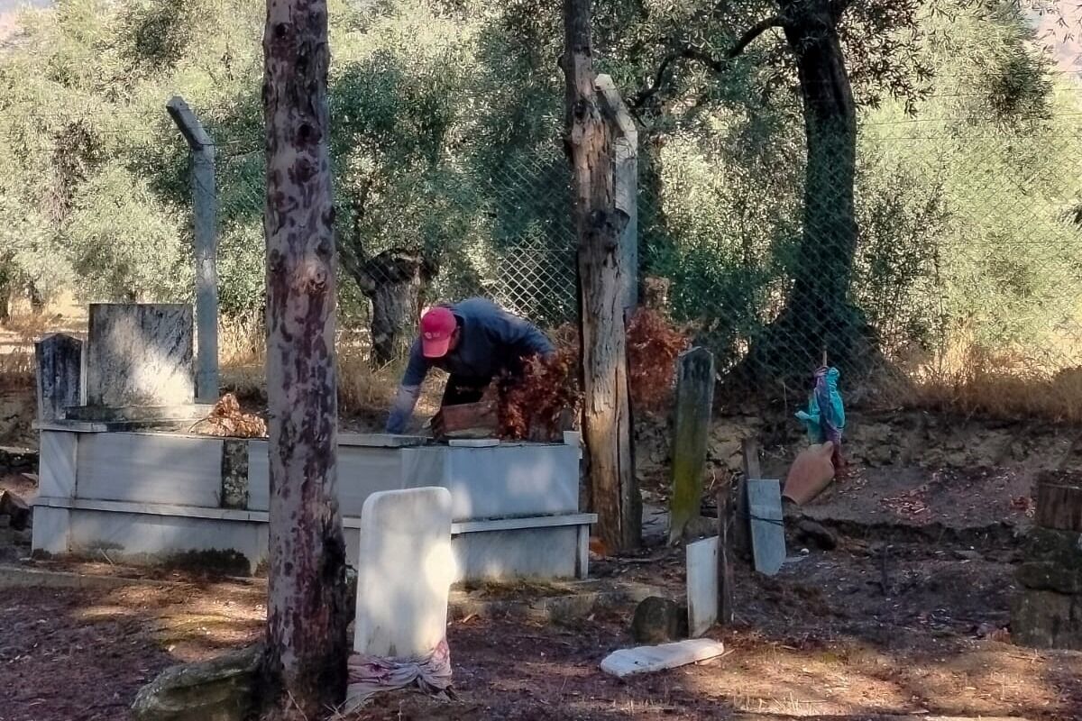Efeler Belediyesinden Mezarliklara Bakim 604729 224F655F89Aec211572Feb2A1Ff5C291