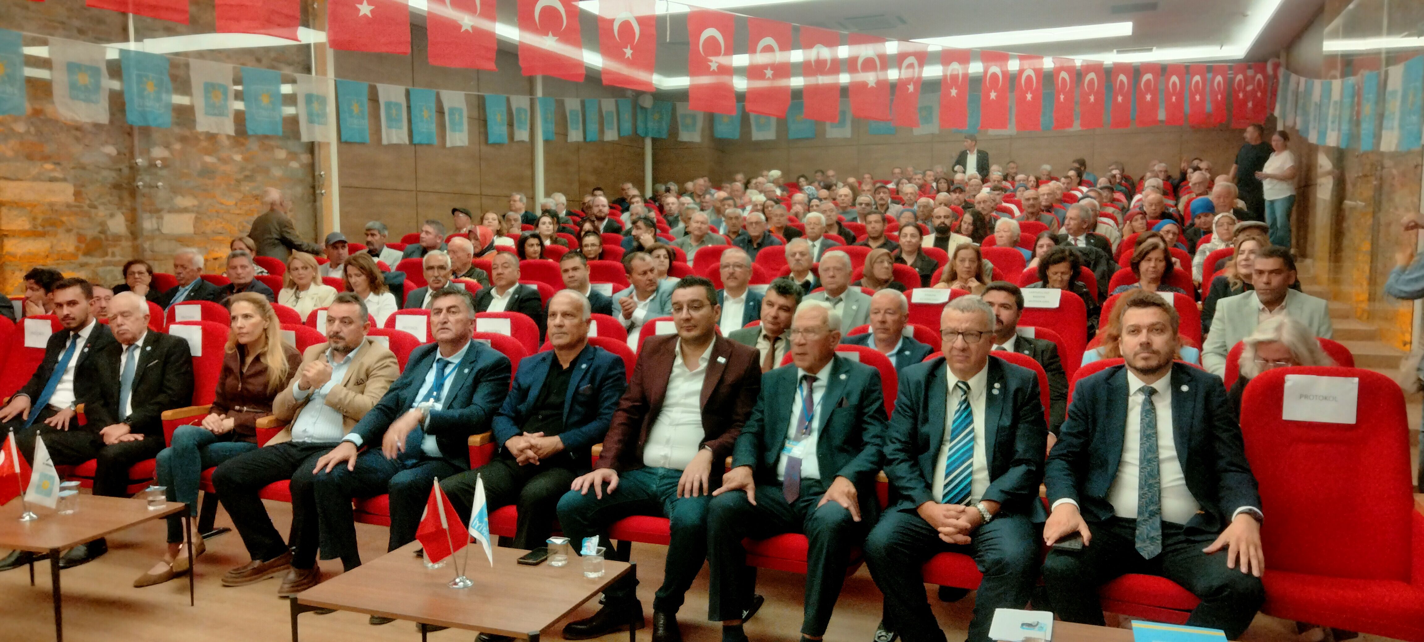 İYİ Parti Efeler’de başkan değişmedi