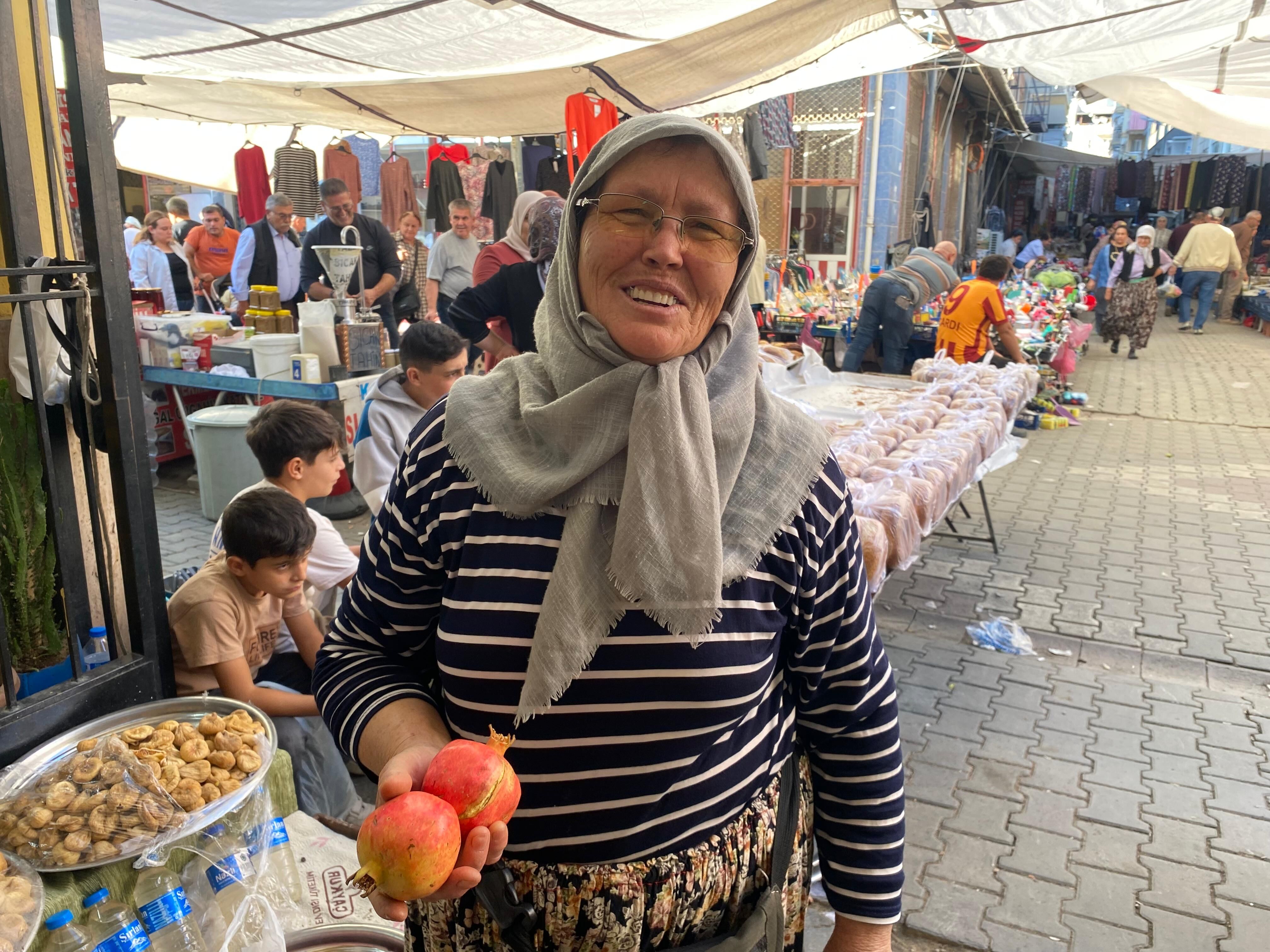 İncirliova Pazarı’nda yoğunluk
