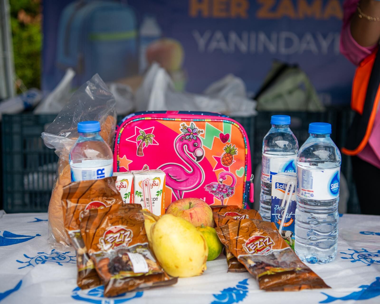 Kusadasi Belediyesi Beslenme Cantalarini Doldurmaya Devam Ediyor 604739 6F082458B25714C2C062Db052F47Bd2B