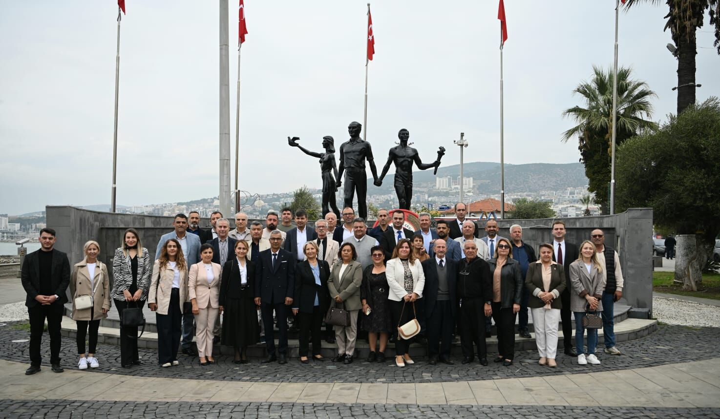 Kuşadası’nda Muhtarlar Günü kutlandı