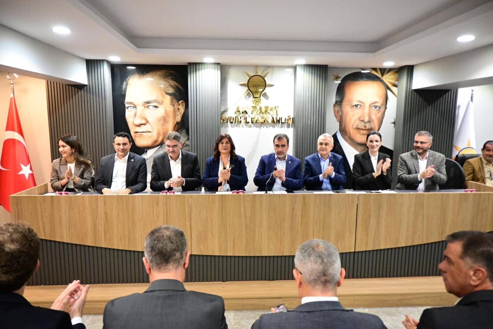 AK Parti teşkilatı toplantıda bir araya geldi