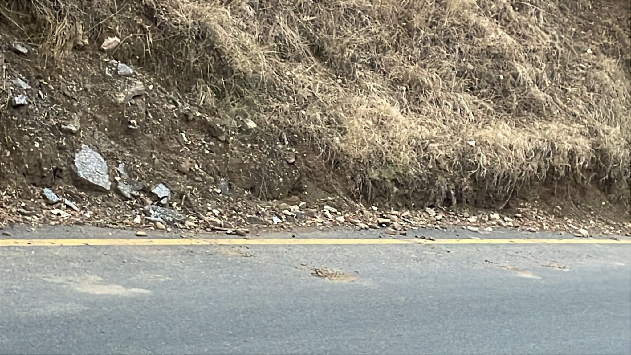 Nazilli’de aynı yolda ikinci kez toprak kayması oldu
