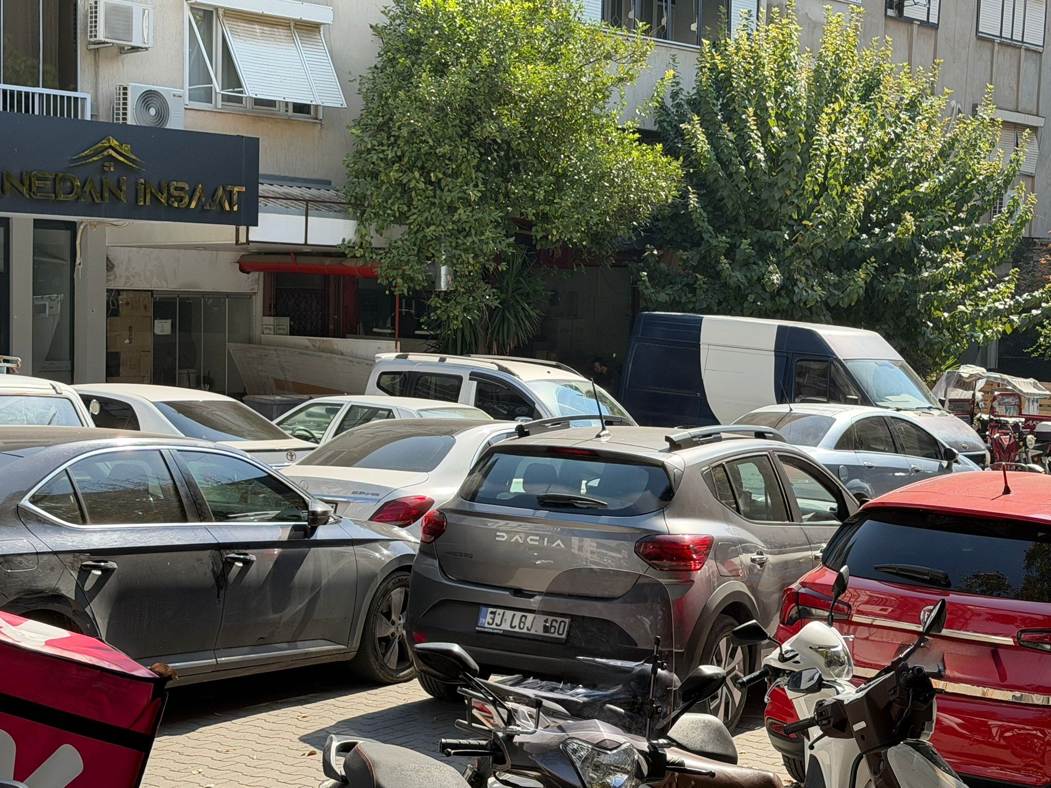 Nazillide Esnaftan Trafik Tepkisi Yolun Trafige Kapatilmasini Talep Ettiler 607216 4C99A3C2C4335Caad4Aed6048591Ce42