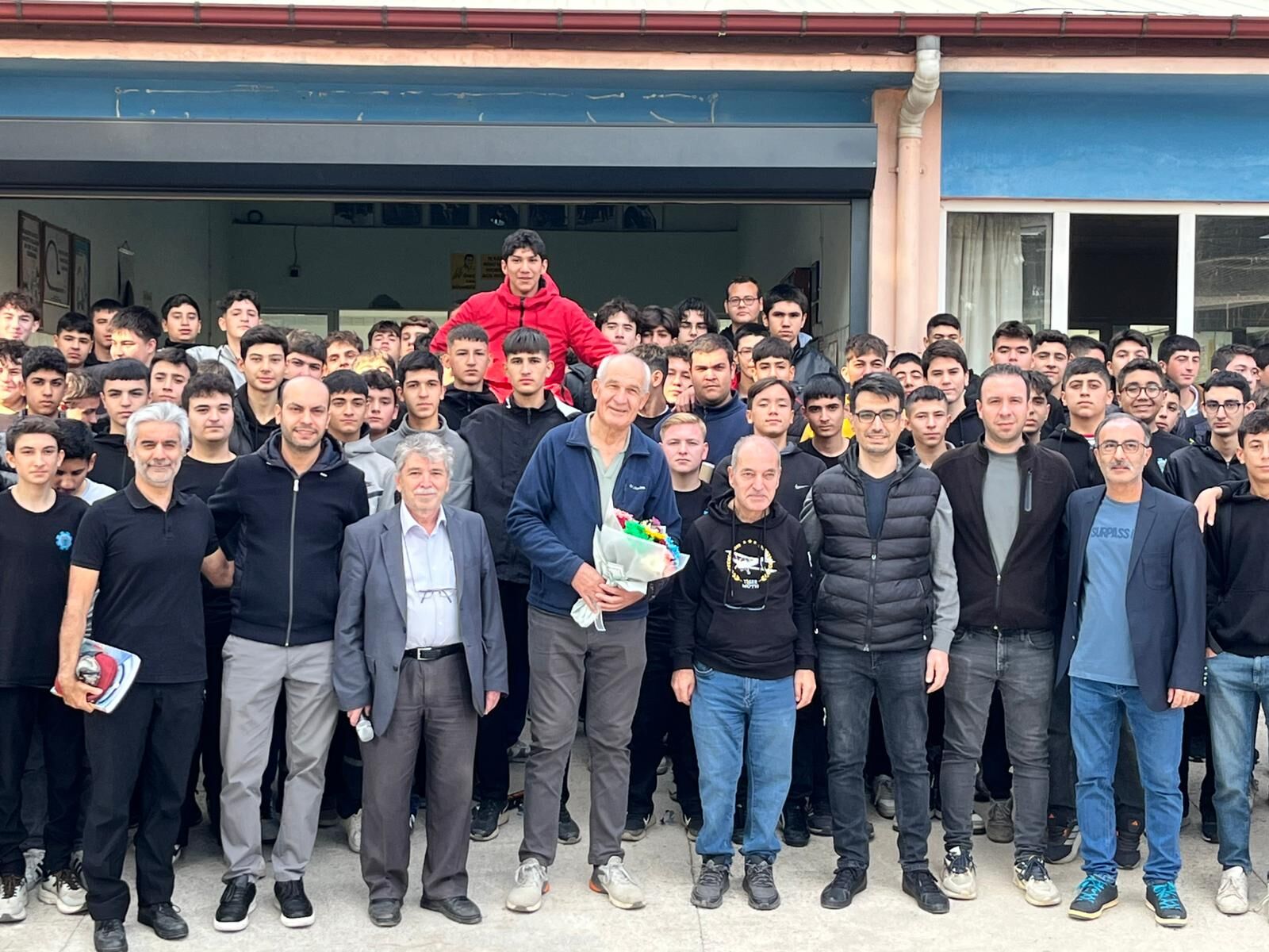 Nazillinin Sevilen Ogretmenine Veda 43 Yil Sonra Emekli Oldu 607030 9Bcb18E06A7D7D0347C3F4286598C1B2