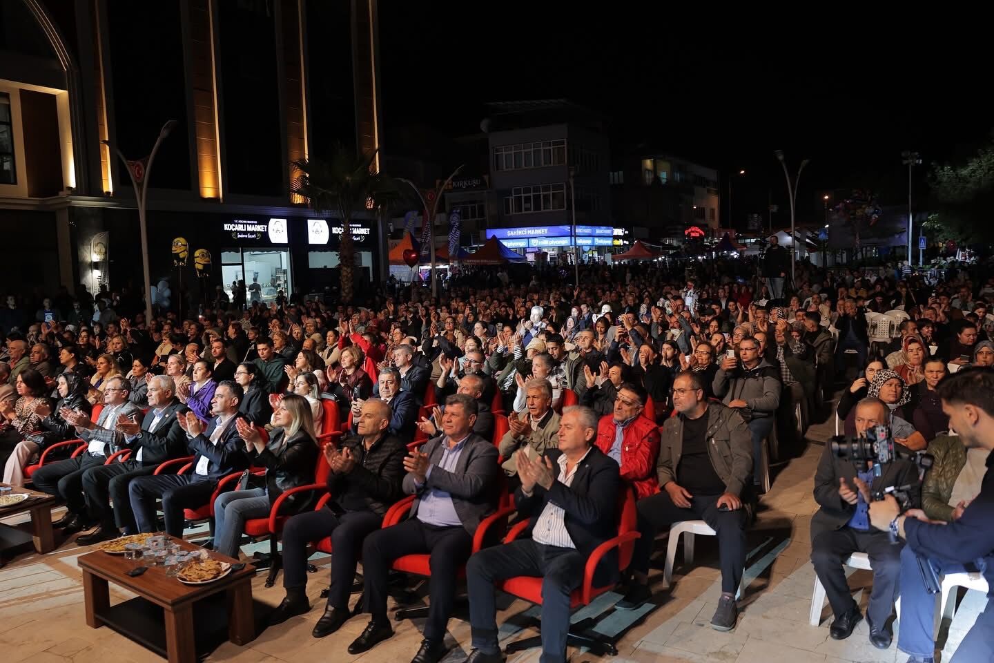 Suavi Koçarlılara unutulmaz bir gece yaşattı