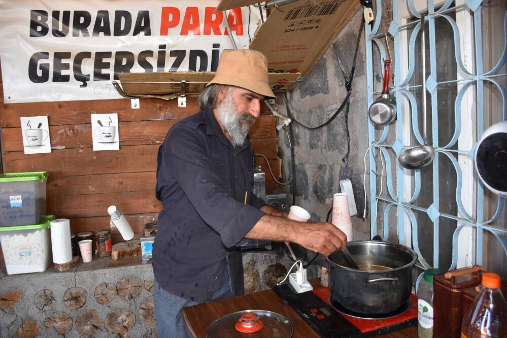 Bu tesiste yiyip içmek bedava! Vatandaşlardan beş kuruş para alınmıyor