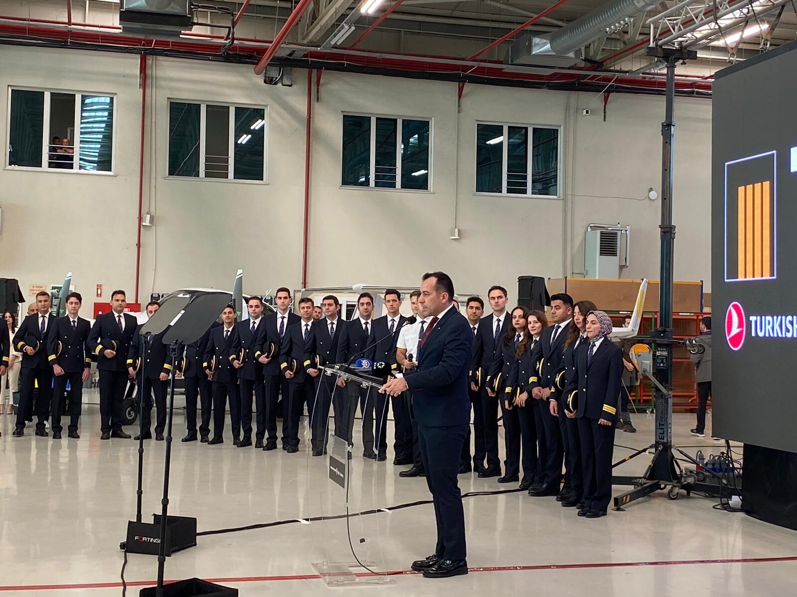 Bakan Mahinur Özdemir Göktaş açıkladı! “Kadın pilot sayısı 50 kat arttı”