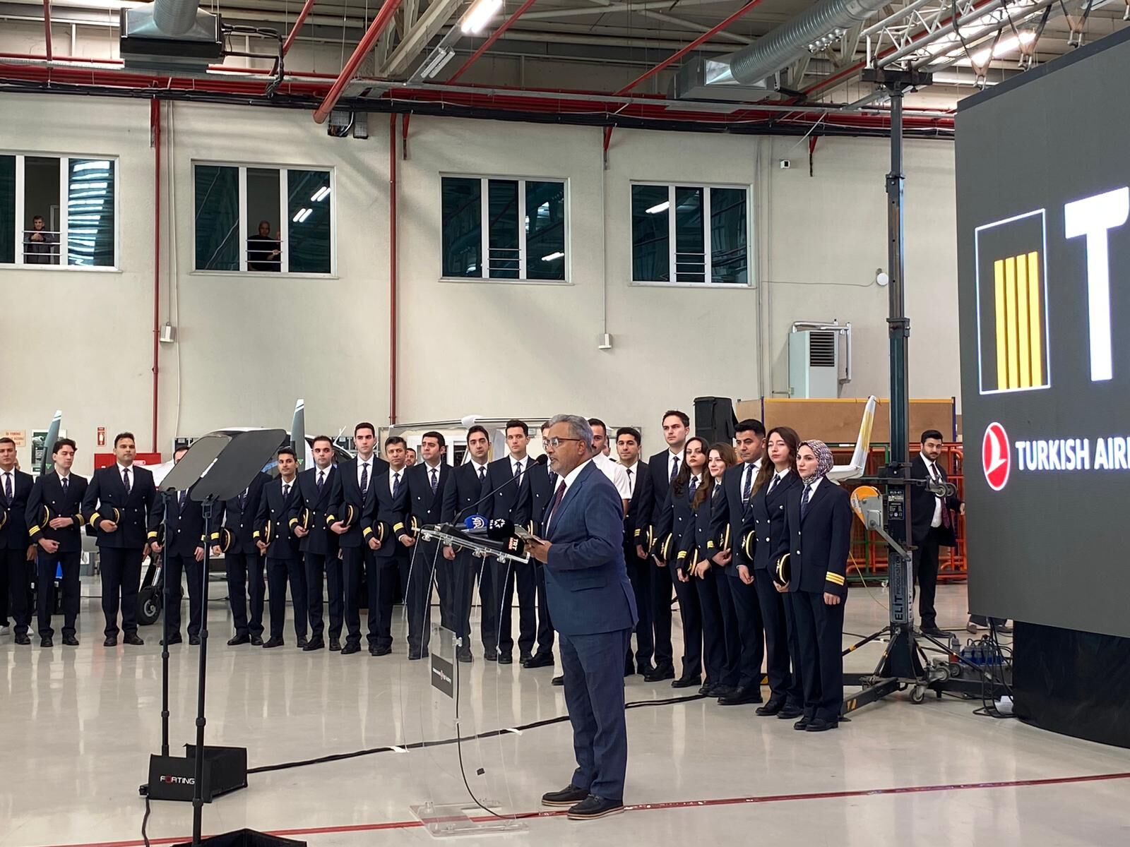 Bakan Mahinur Özdemir Göktaş açıkladı! “Kadın pilot sayısı 50 kat arttı”