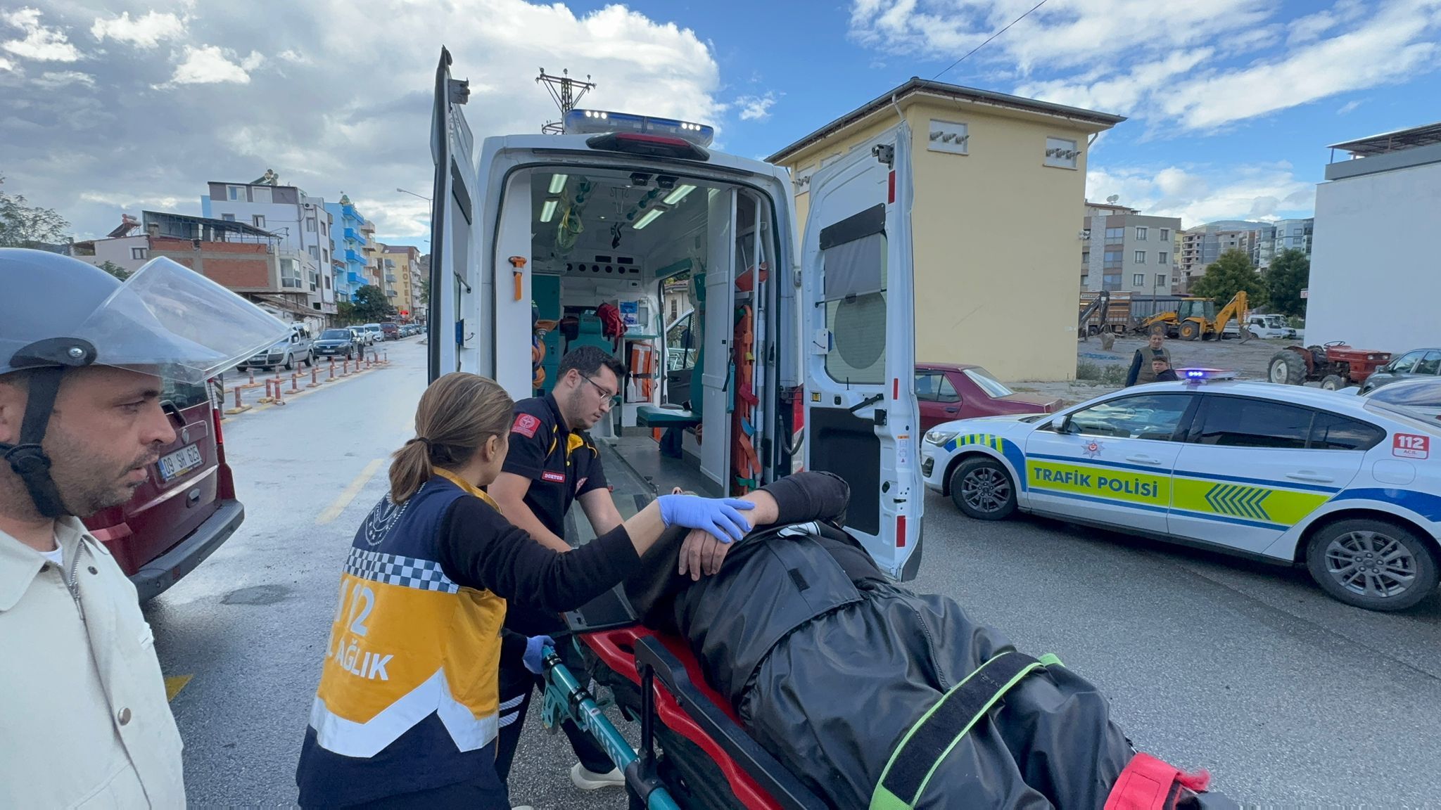 Söke’de kayganlaşan yol kaza getirdi! Kurye yaralandı