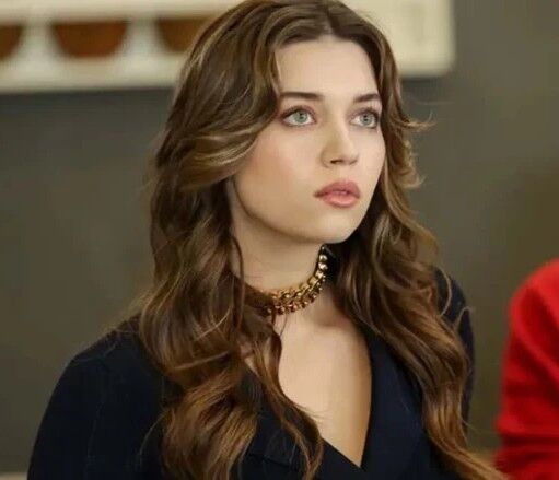 Kenan İmirzalıoğlu'ndan yeni hamle! Kendisinden 24 yaş küçük partneri tartışılıyor