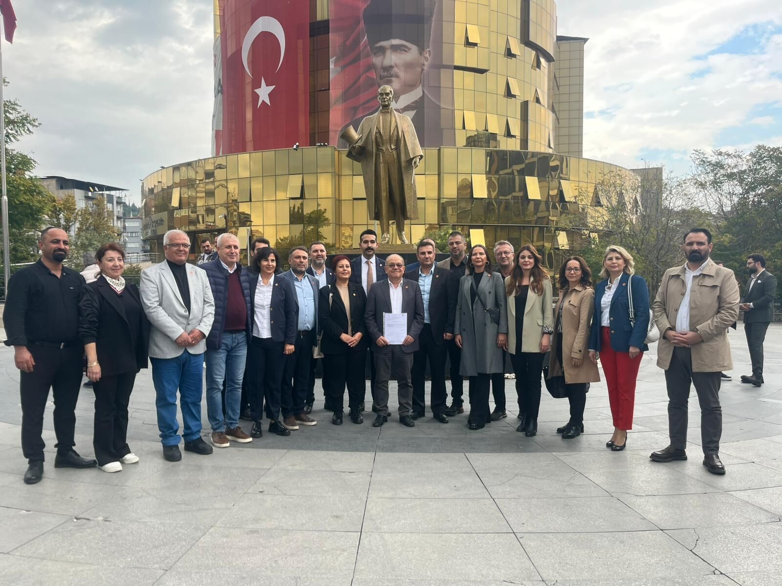 Başkan Saatçı mazbatasını aldı