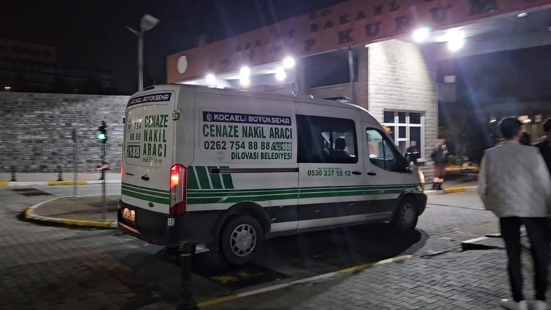 Gece yarısı gözyaşları sel oldu! Cenazeler ailelere peş peşe teslim edildi
