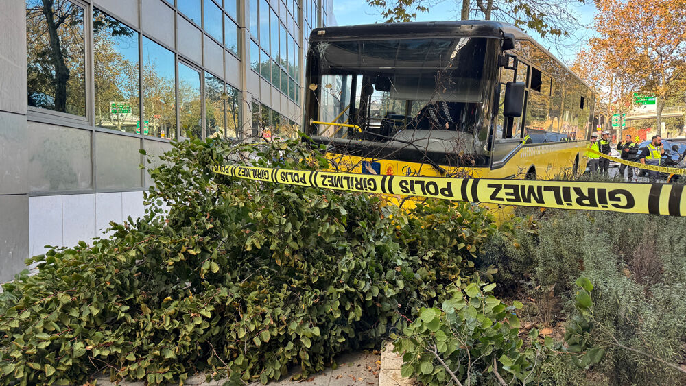 Belediye otobüsü şoförü direksiyonda kalbine yenildi